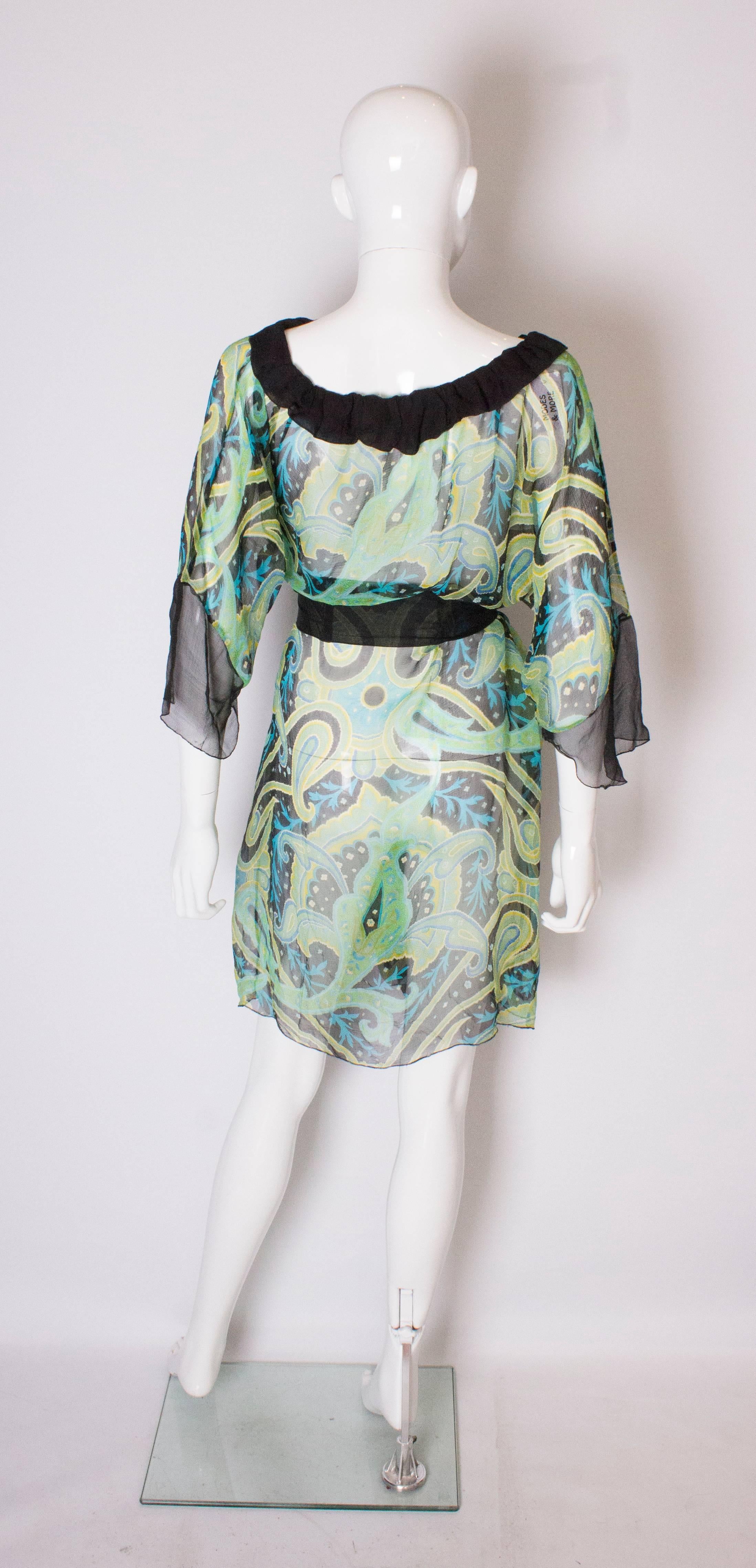 A Vintage 1970s Silk abstract printed summer beach Dress In Good Condition For Sale In London, GB