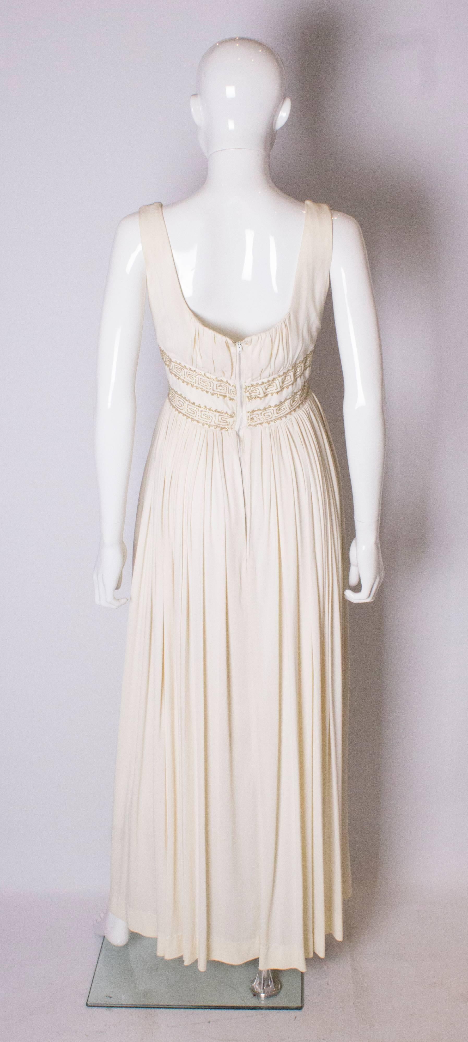 A Vintage 1970s white Grecian Style evening Gown In Good Condition In London, GB