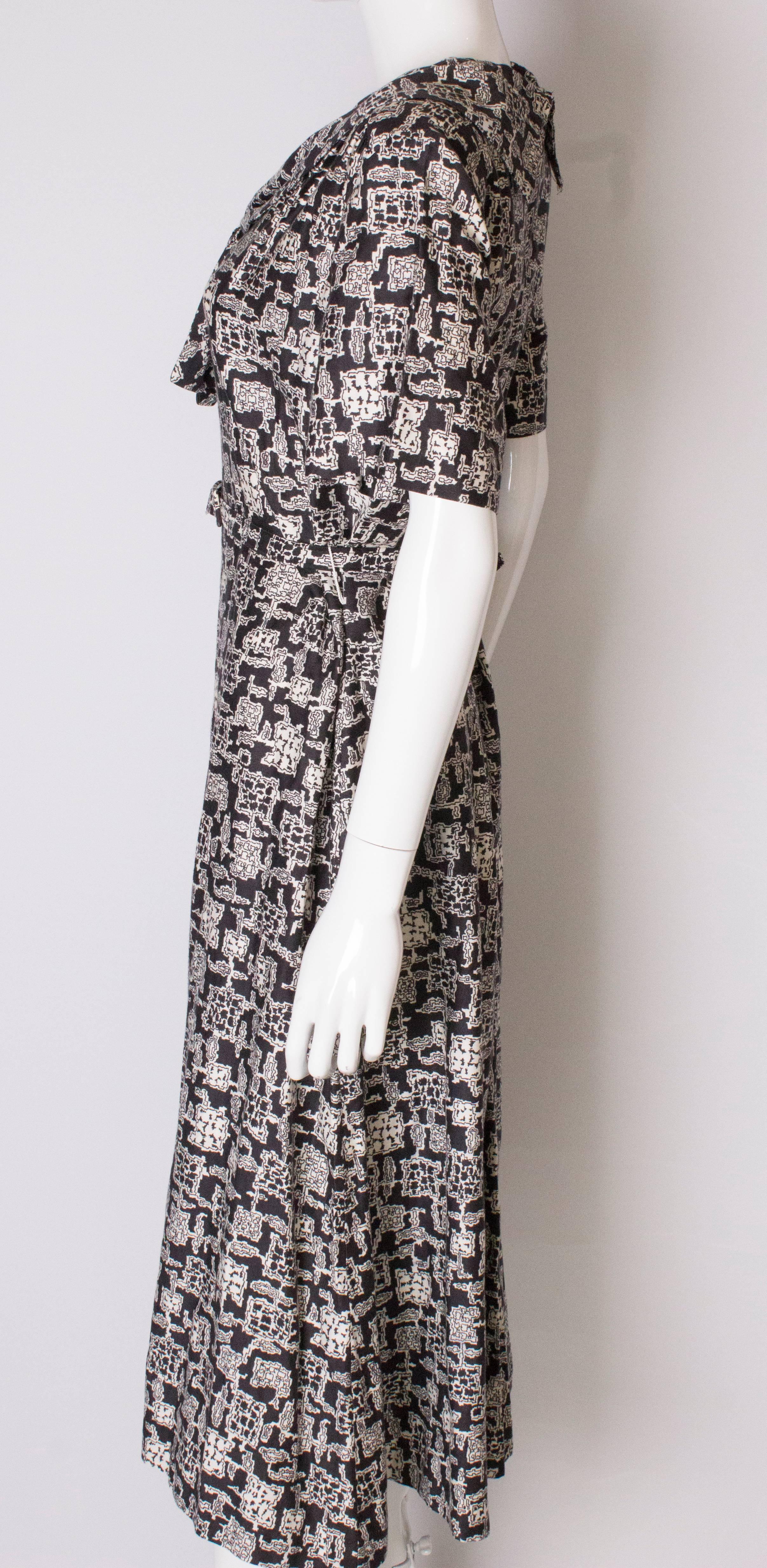 A Vintage 1970s Black and White cotton printed day Dress by Horrockses In Good Condition For Sale In London, GB
