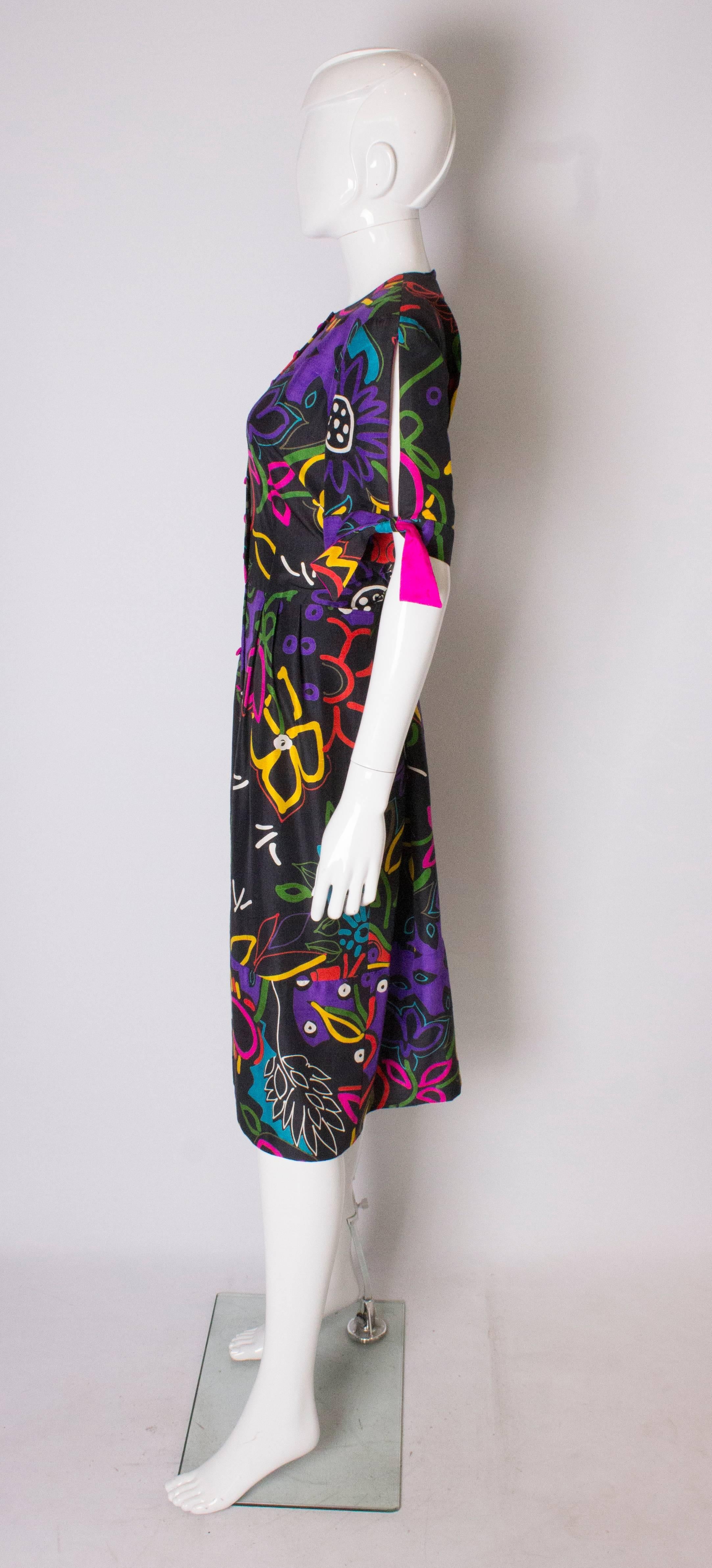 A Vintage 1980s abstract printed Silk day Dress by Donald Campbell For Sale 1