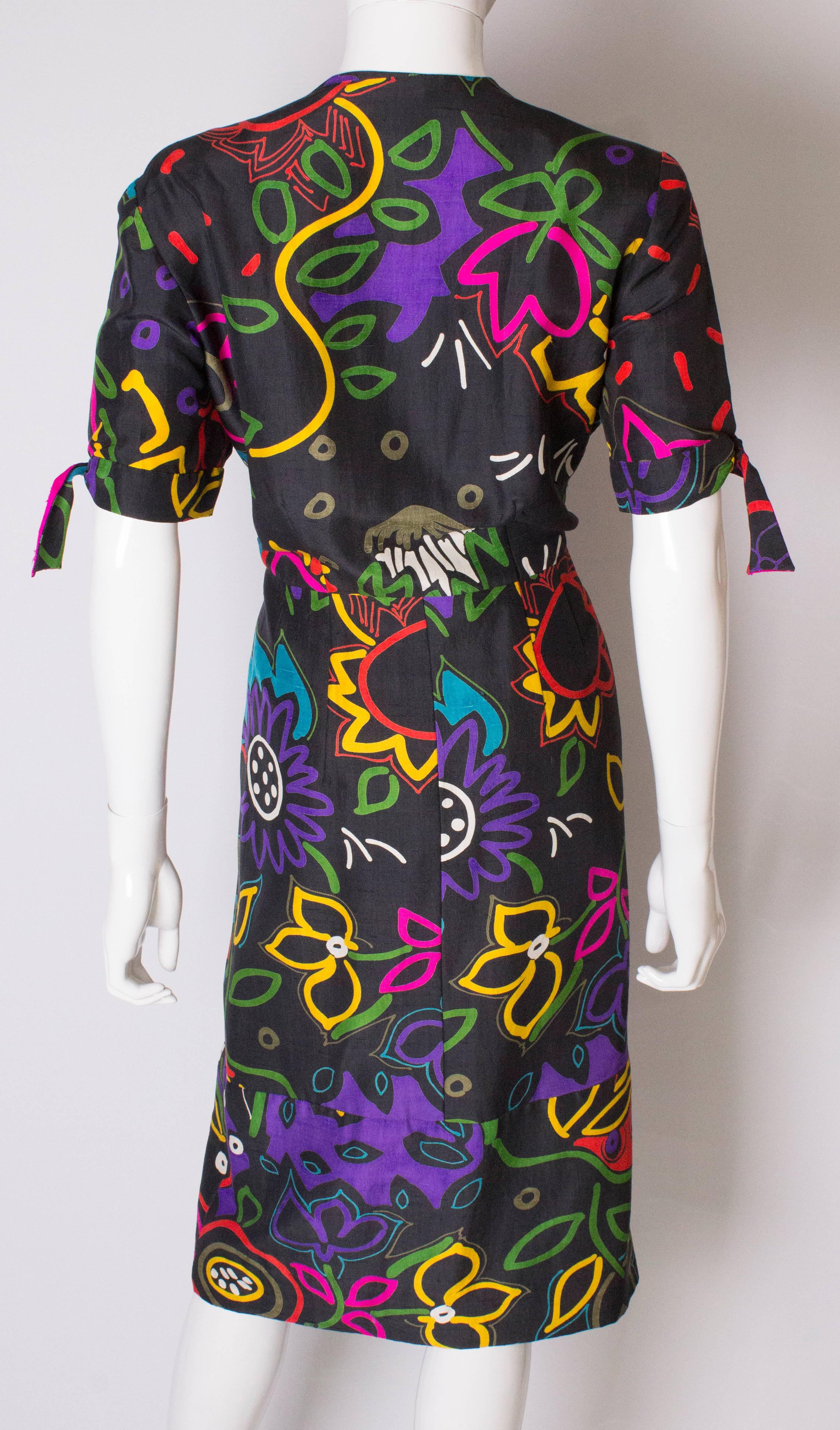 A Vintage 1980s abstract printed Silk day Dress by Donald Campbell For Sale 4