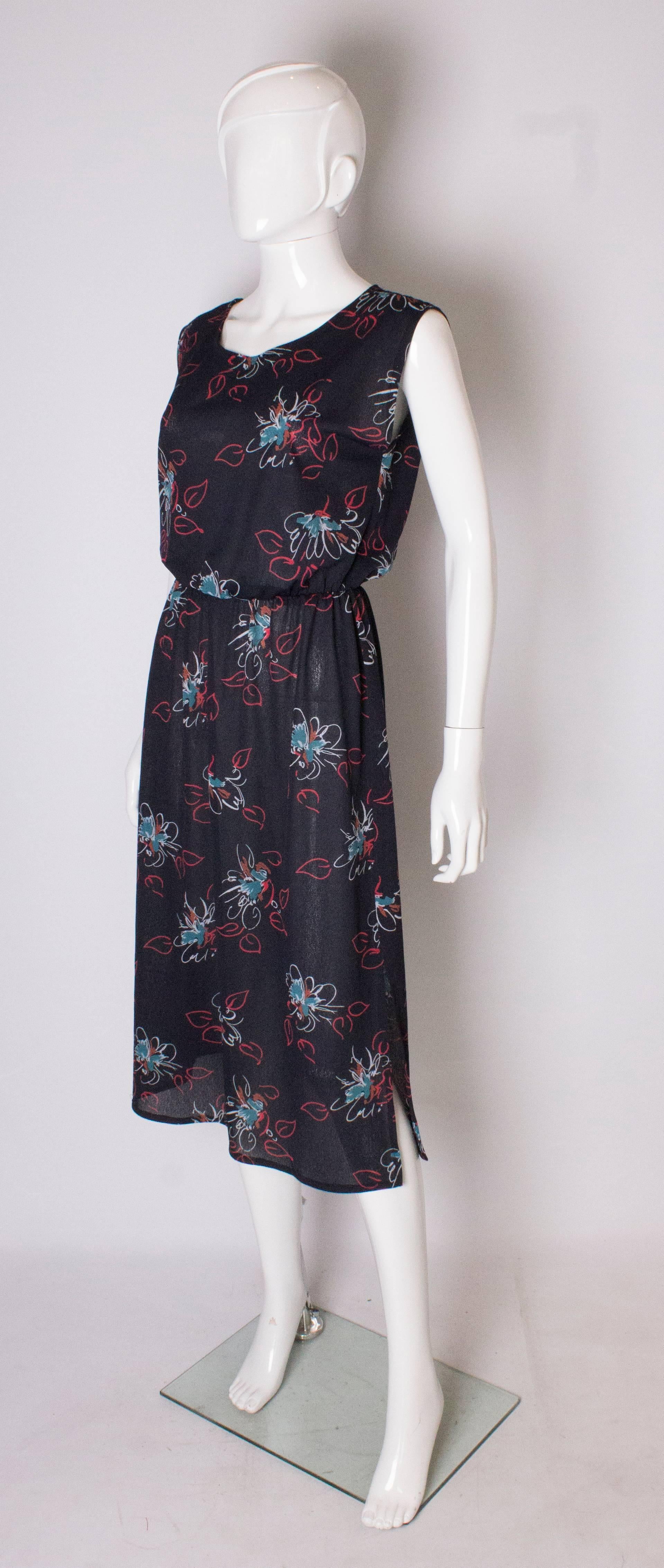 Black A vintage 1970s abstract floral printed Shift day Dress For Sale