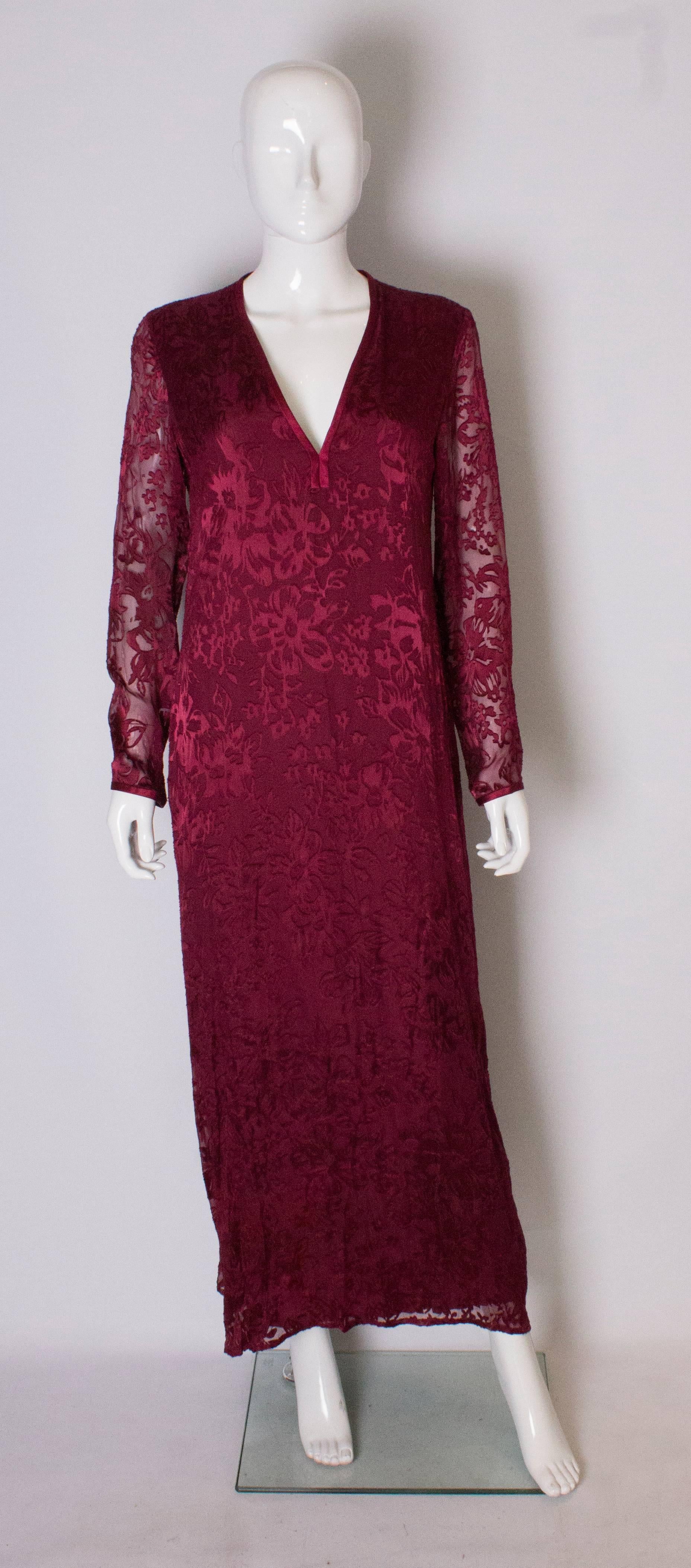 A chic and easy to wear devore silk kaftan gown by Sarah Sturgeon. The dress is in a wonderful deep red/burgundy colour. It has a v neckline, and the body of the dress is lined and the sleaves are unlined.