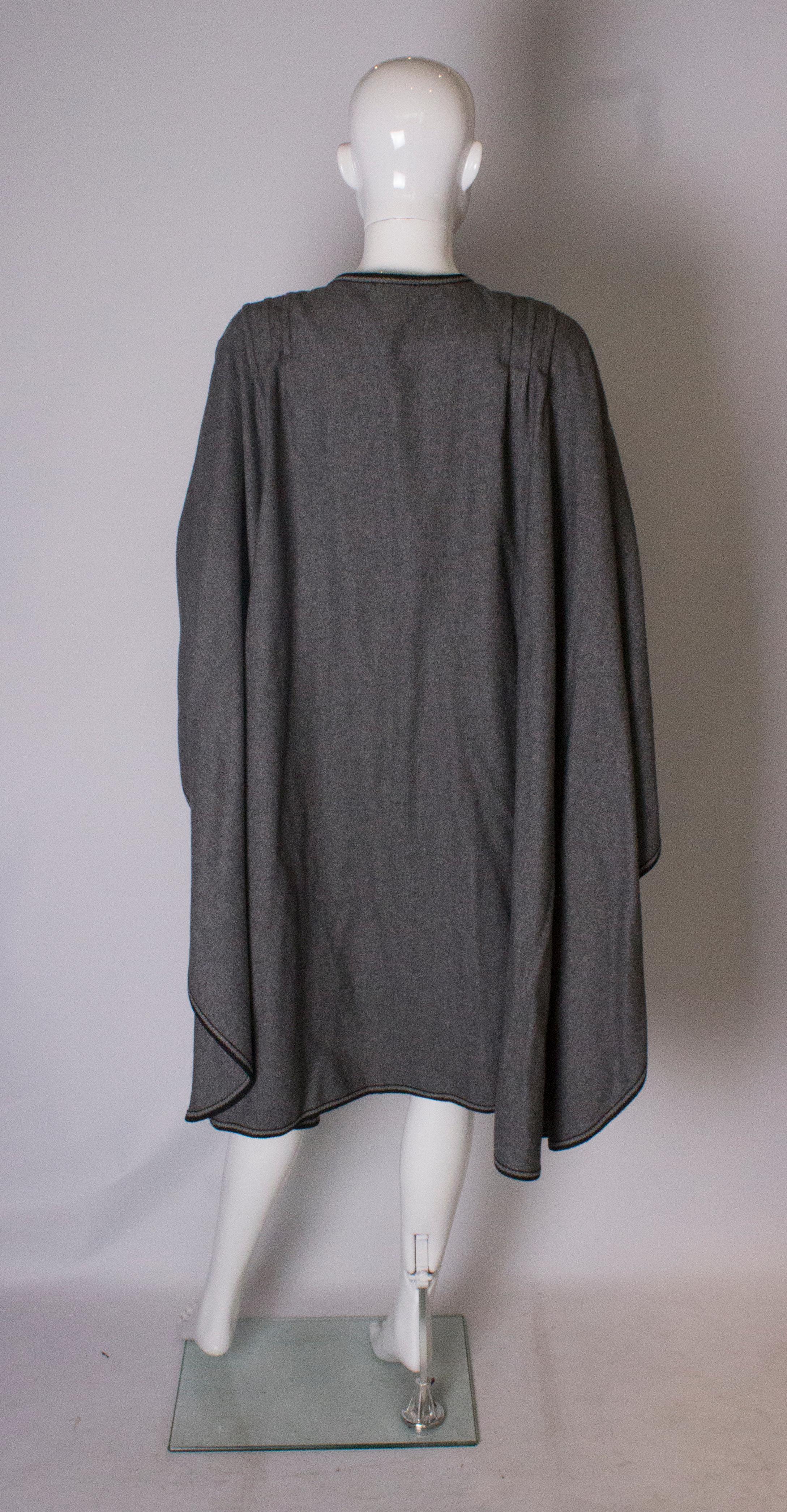 Windsmoor Vintage Grey Wool Cape  In Good Condition For Sale In London, GB