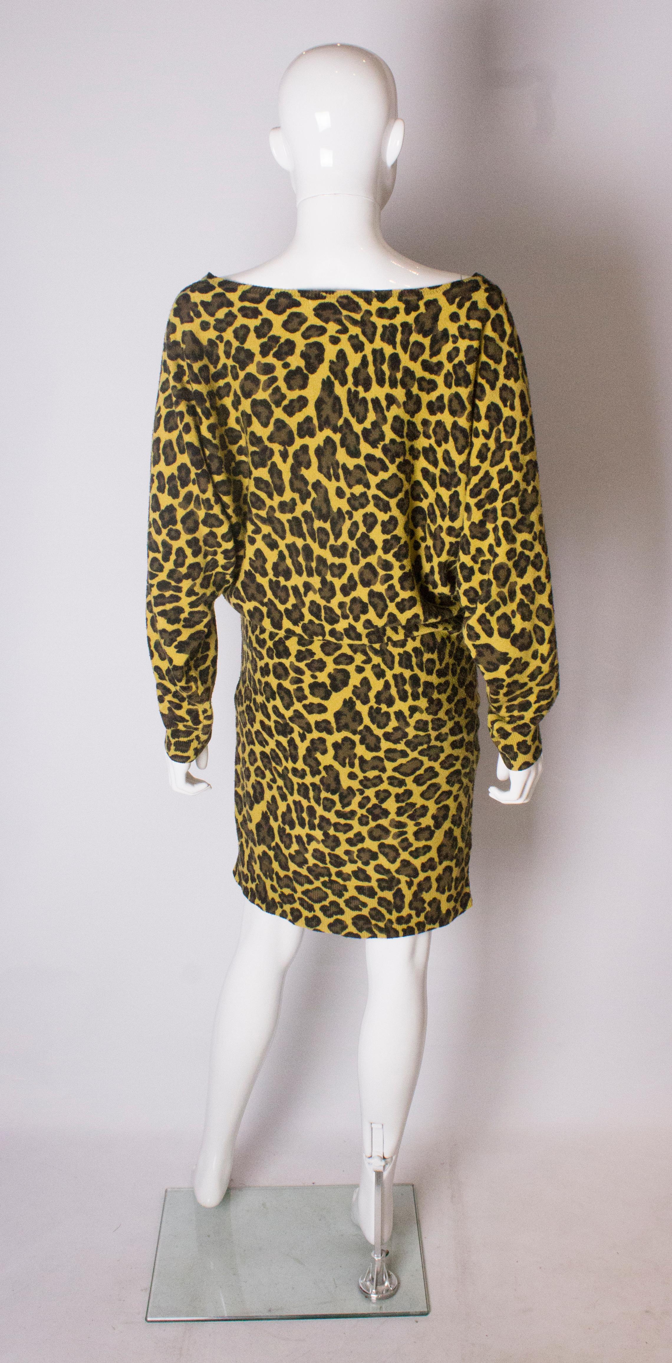 Betsey Johnson Vintage Animal print Sweater dress In Good Condition In London, GB