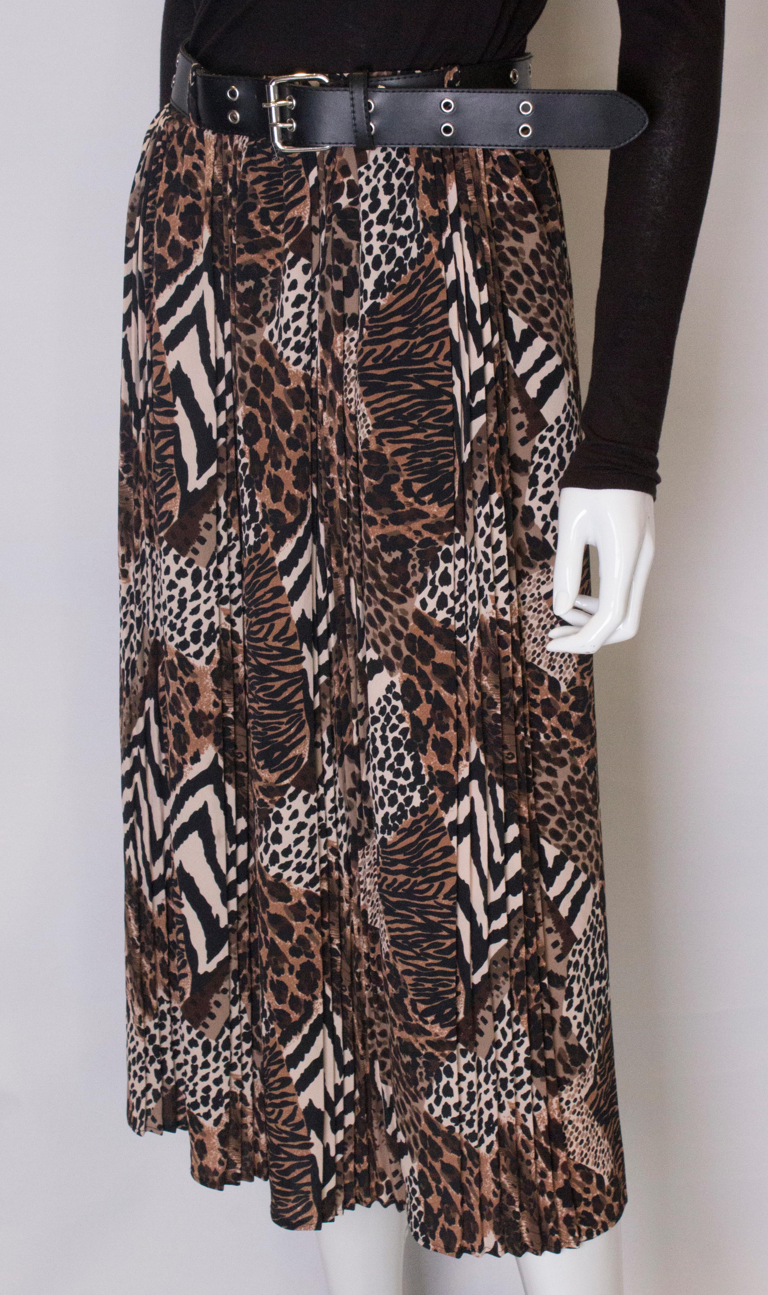 Vintage Leopard Print Skirt with Pleats In Good Condition For Sale In London, GB