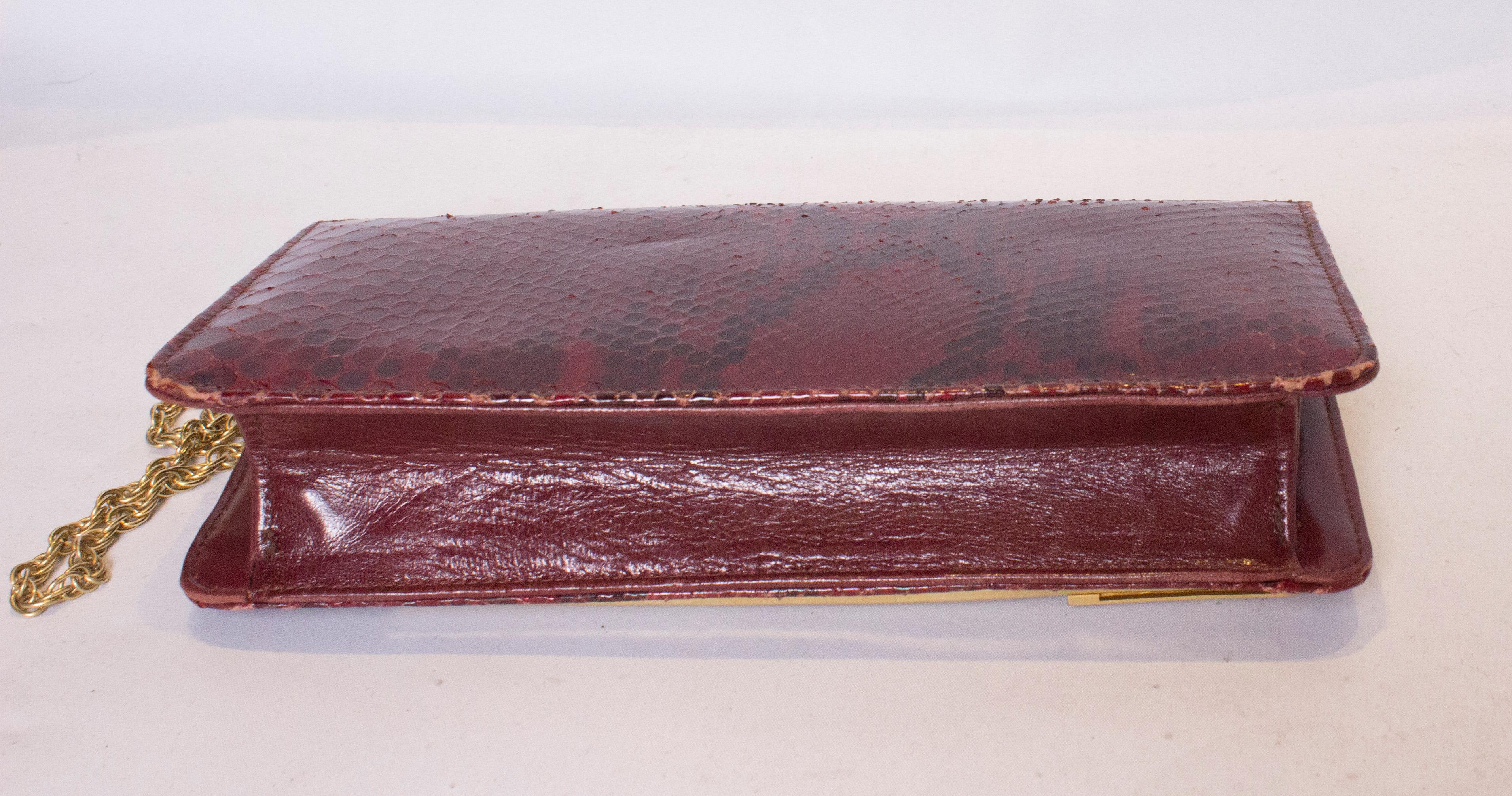 Rote Schlangenhaut-Handtasche mit Kettengriff Damen im Angebot