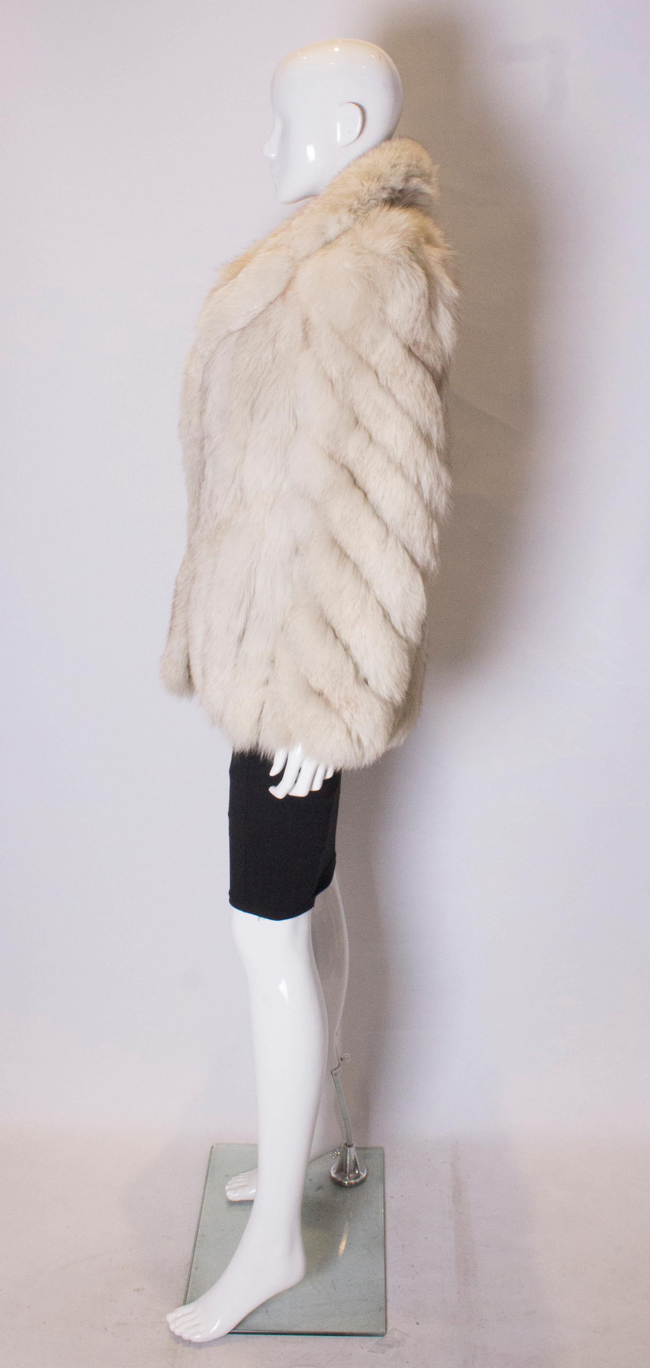 A vintage 1970s artic white fox fur jacket winter coat In Good Condition In London, GB