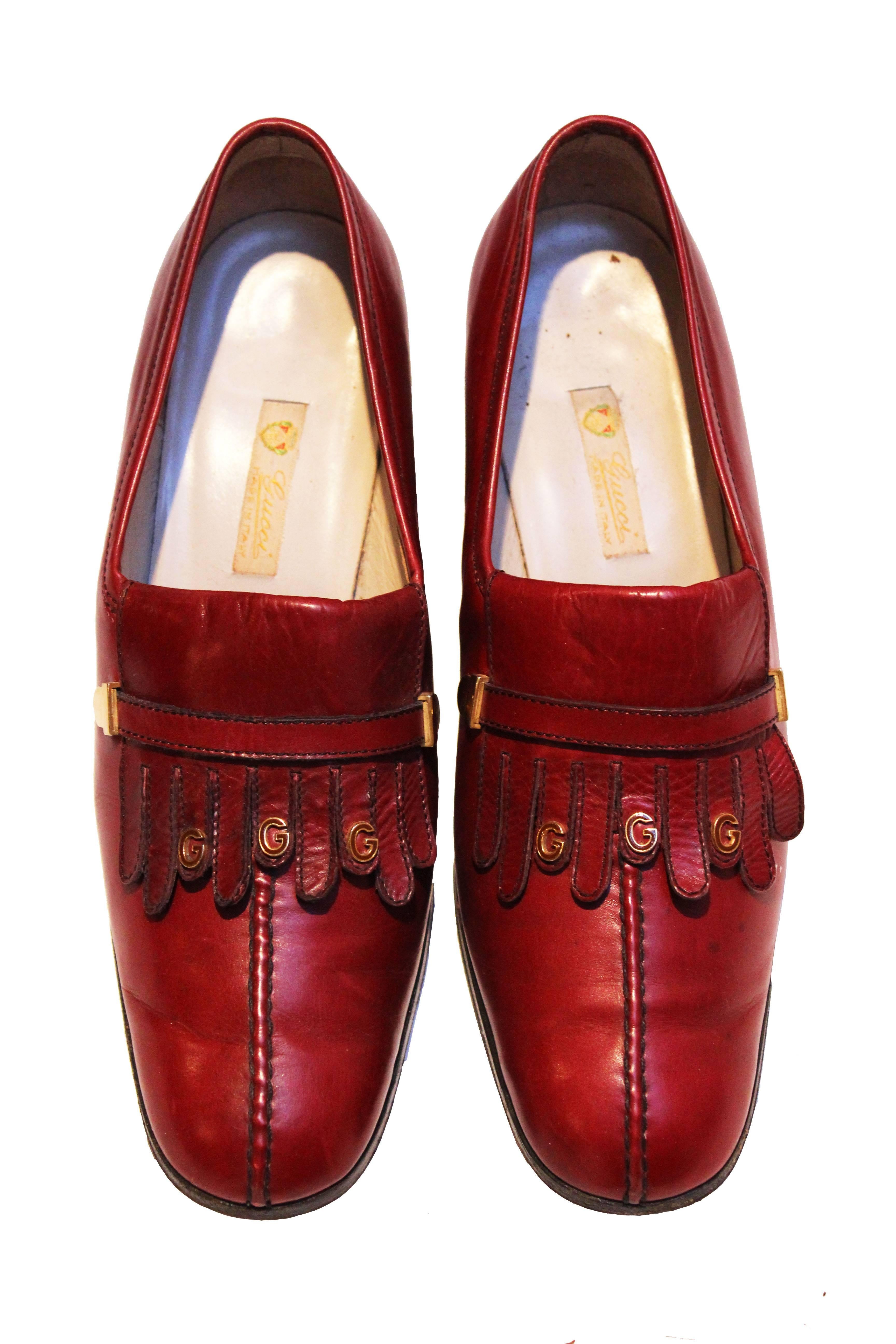 A great pair of vintage shoes by Italian house of Gucci.They are comfortable and chic with a 2 1/2 '' heel. As you would expect they are beautifully made, leather lined and leather soles. There is a lovely fringe feature on the front , with the G
