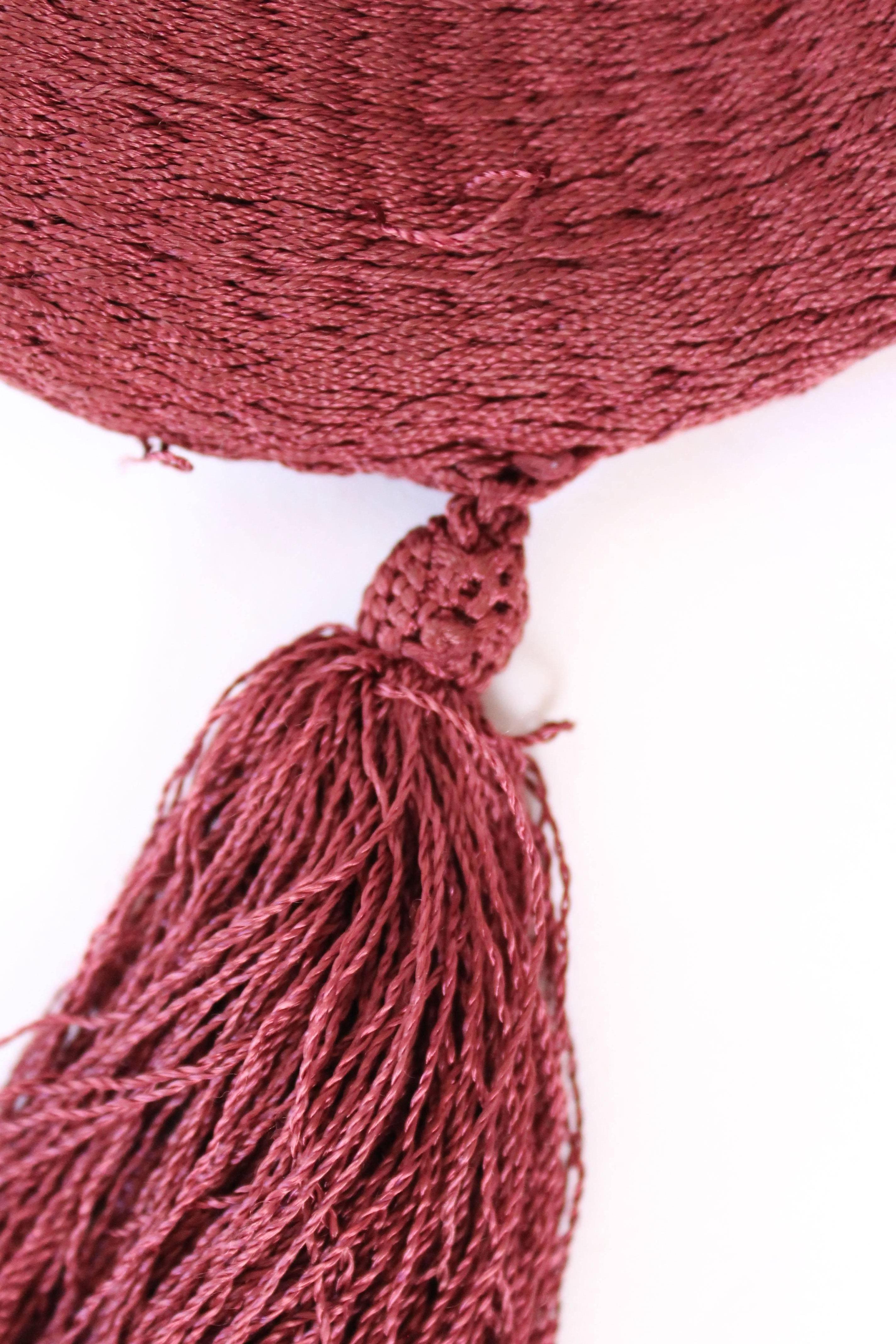 1920s Crochet Burgundy Vintage Evening Bag In Excellent Condition In London, GB