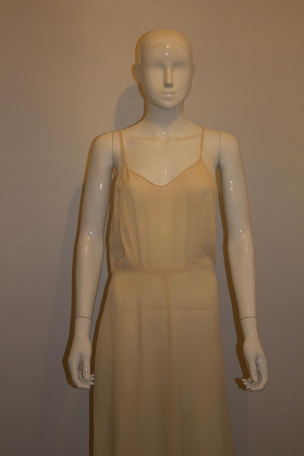 Marron Vintage By I.I.I.I. Robe en soie avec décolleté en V sur le devant et dans le dos en vente
