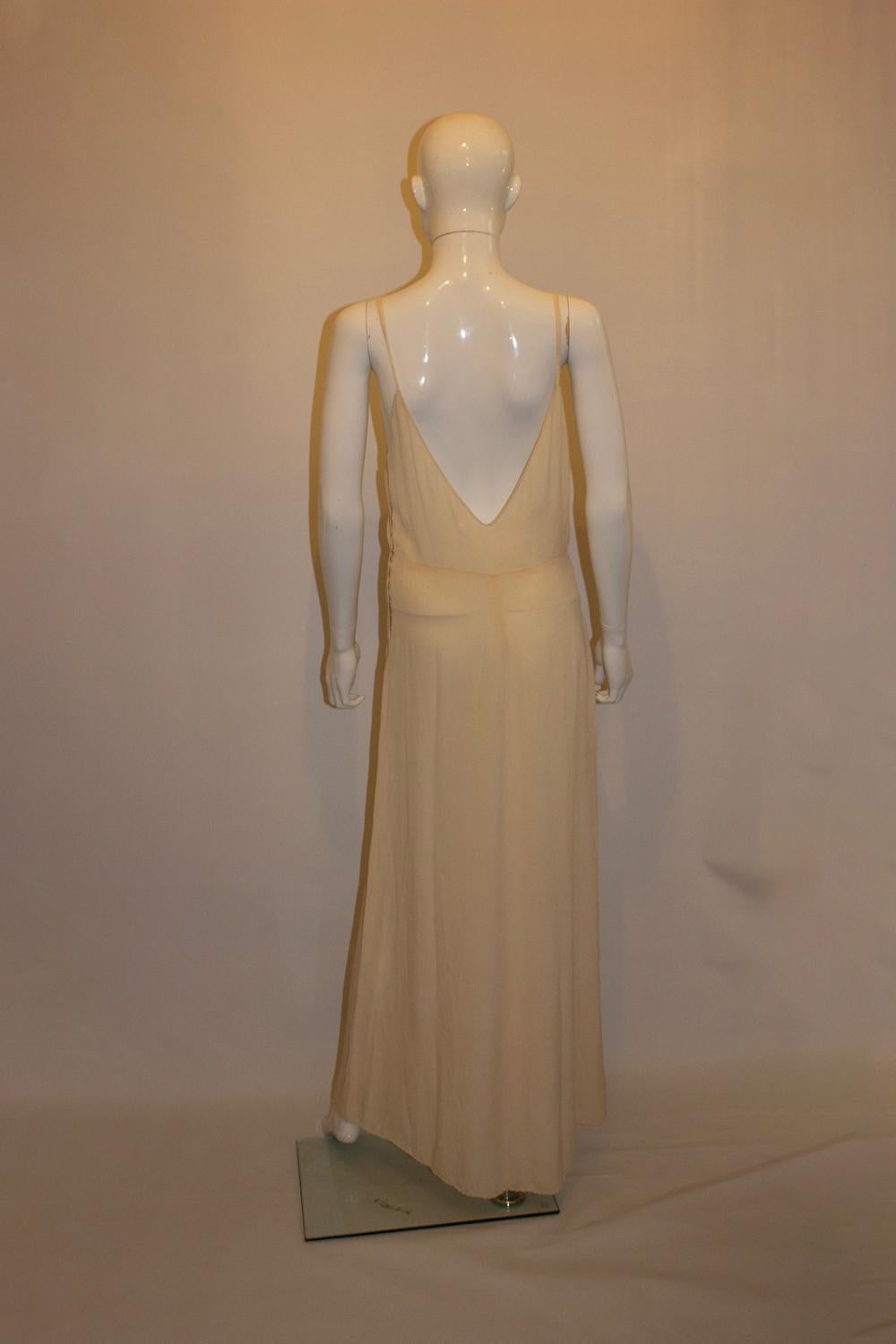 Vintage By I.I.I.I. Robe en soie avec décolleté en V sur le devant et dans le dos Pour femmes en vente