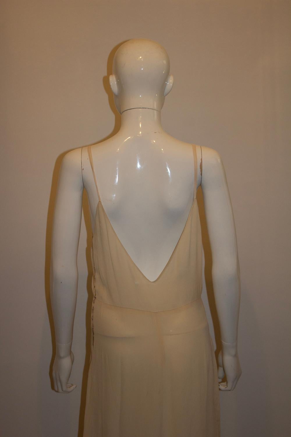 Vintage By I.I.I.I. Robe en soie avec décolleté en V sur le devant et dans le dos en vente 1