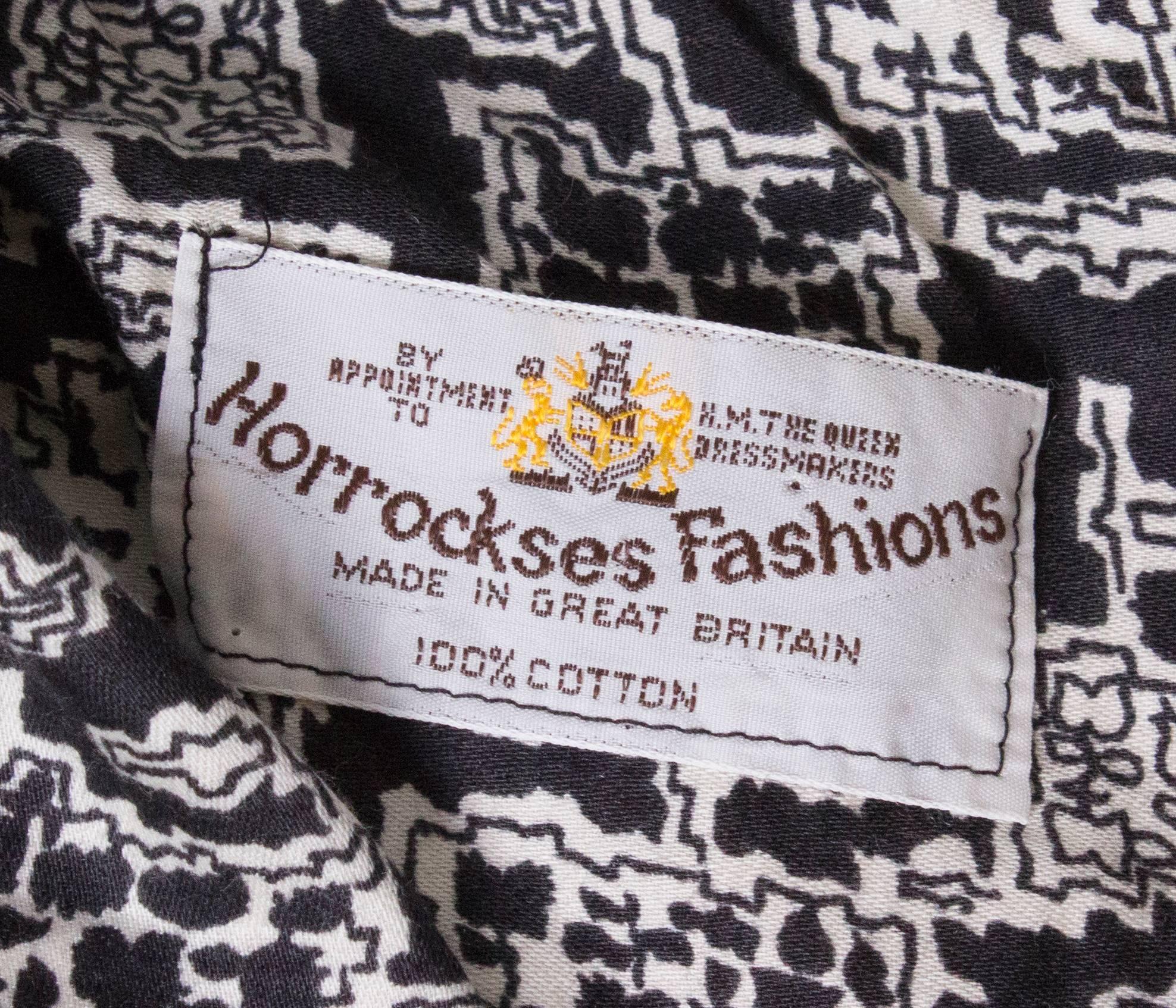 A Vintage 1970s Black and White cotton printed day Dress by Horrockses For Sale 2