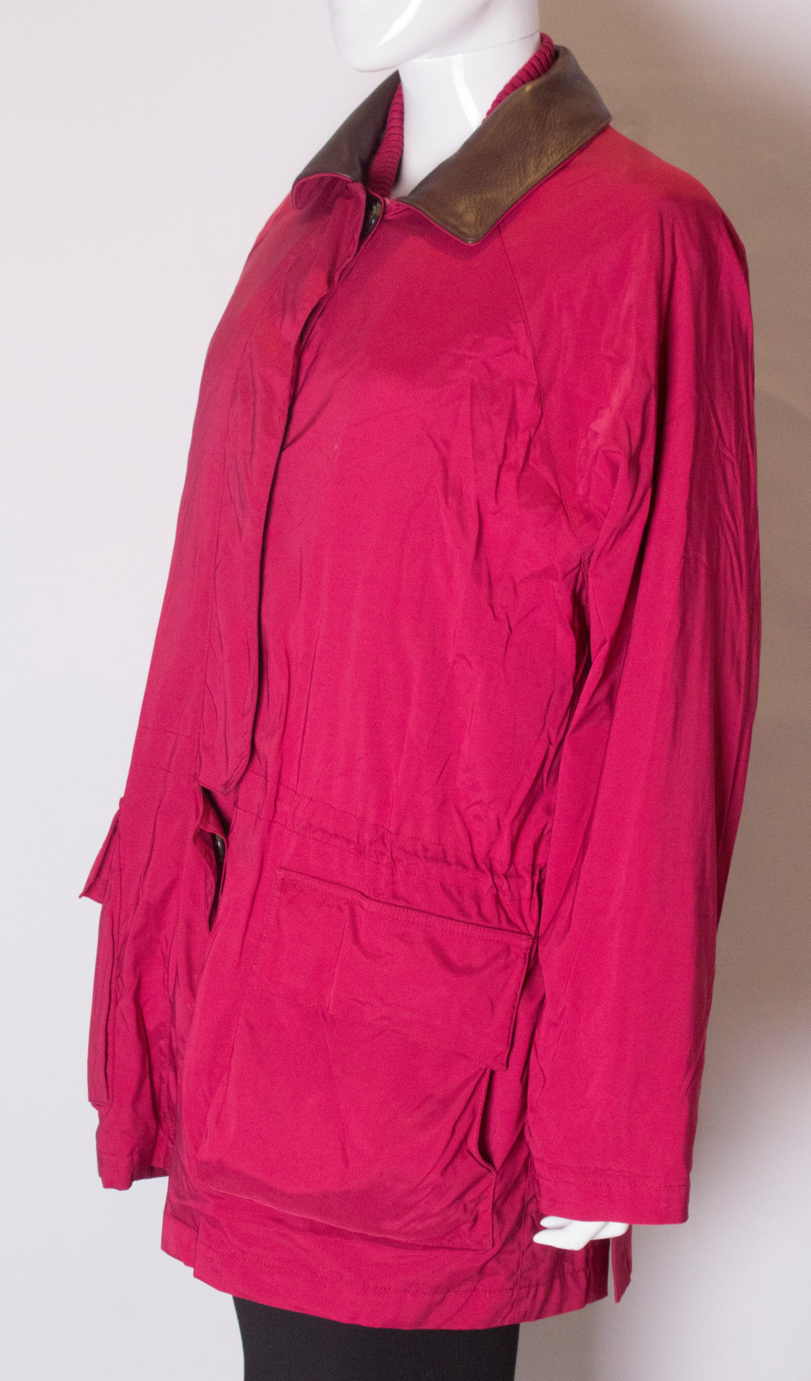 Loro Piana - Veste rouge avec doré assorti Pour femmes en vente