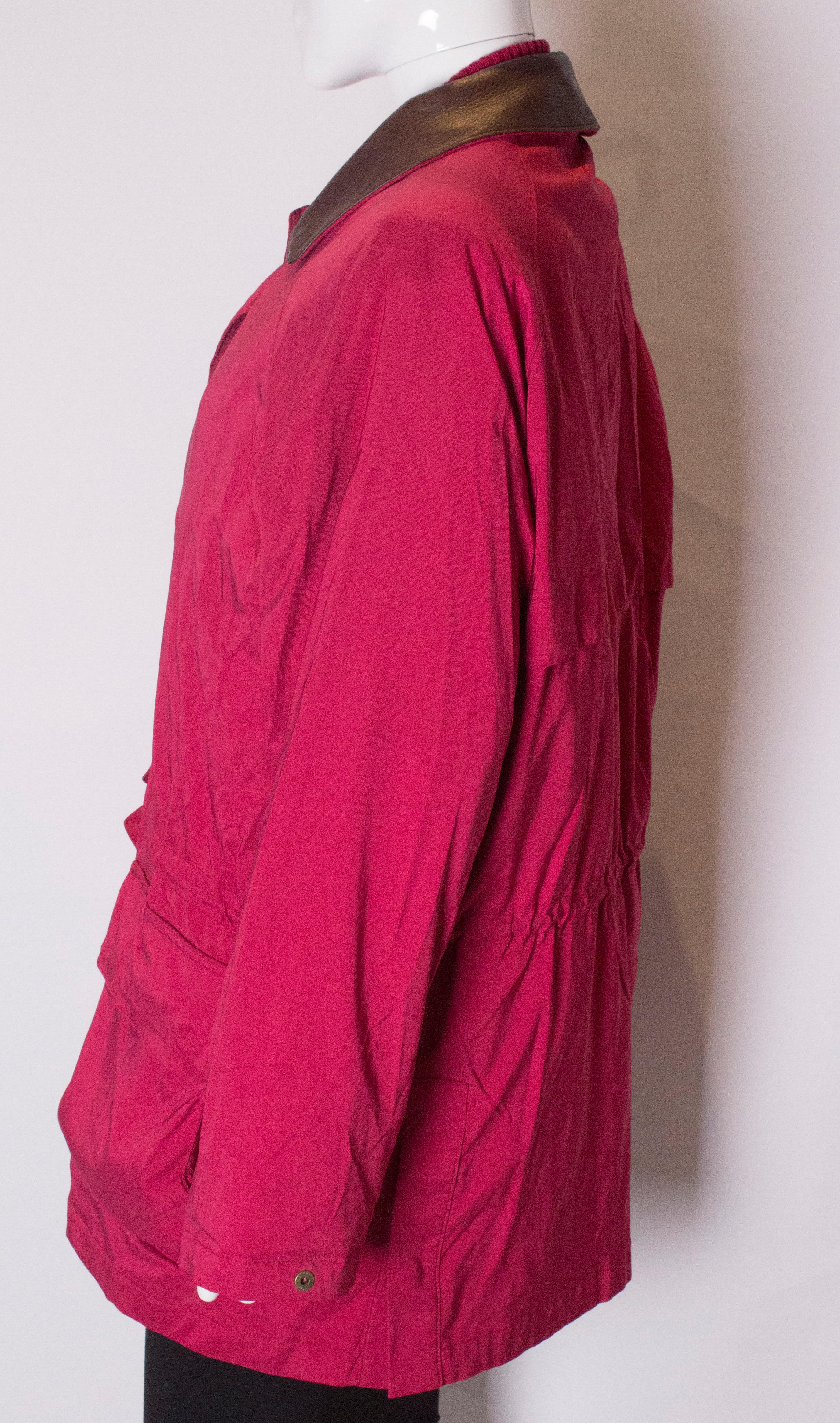 Loro Piana - Veste rouge avec doré assorti en vente 2