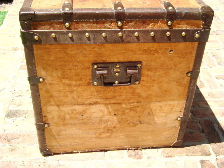 Antique Louis Vuitton Wooden Steamer trunk Coffee Table circa 1910 In Good Condition In Houston, TX