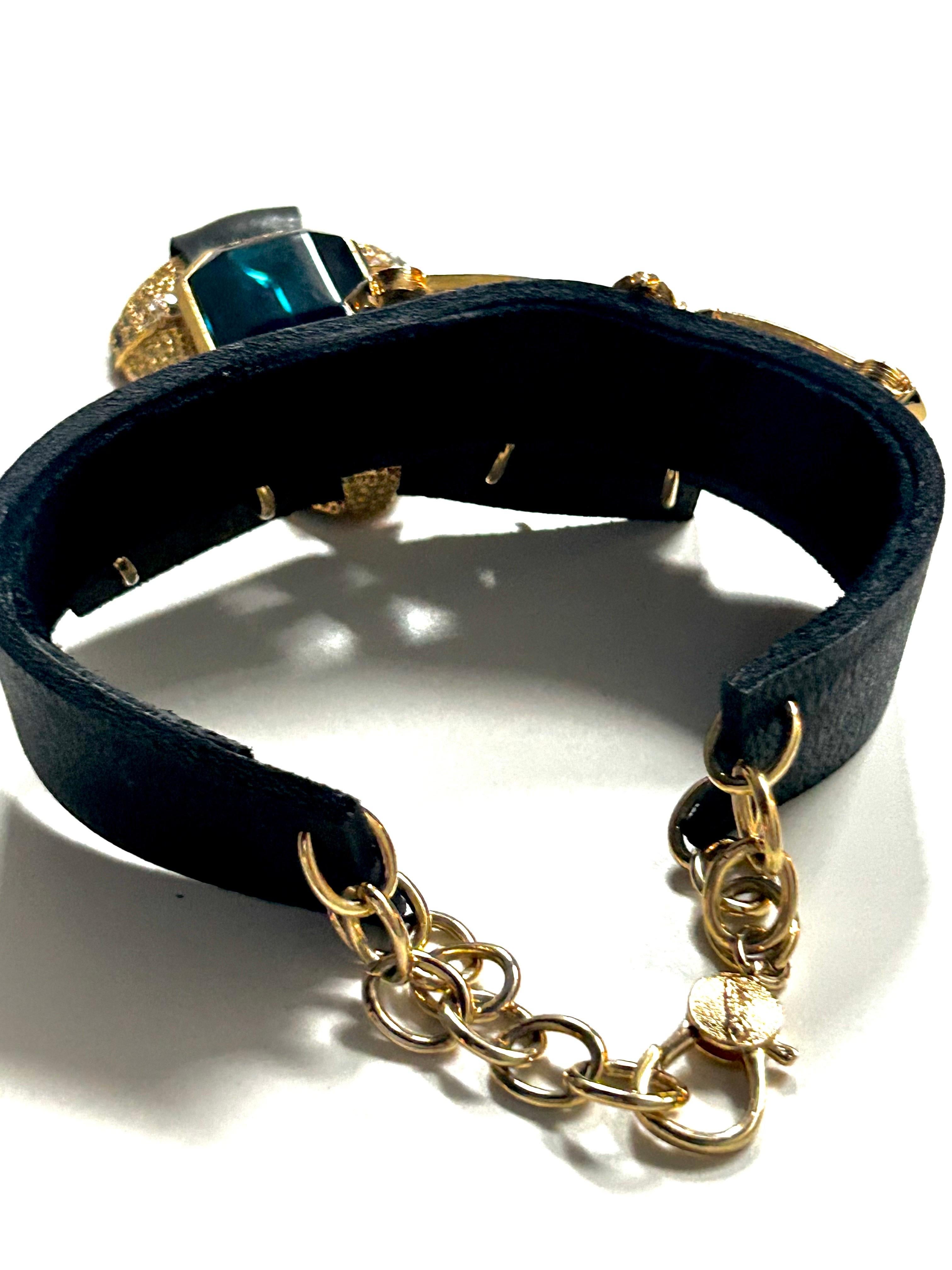 OOAK Collana girocollo in pelle a forma di libellula d'epoca rielaborata con tonalità dorata in vendita 8