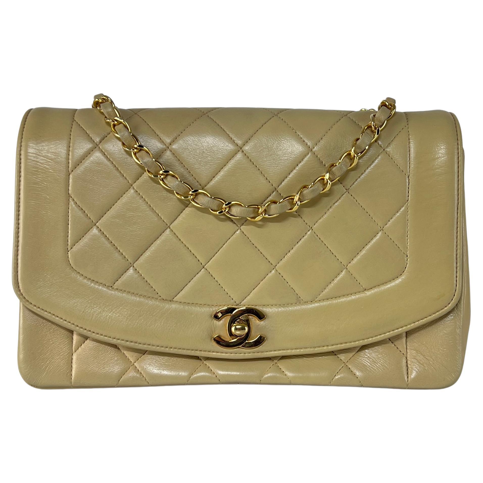 Chanel Diana Flap Bag Beige Pelle d'agnello Collezione anni '90 in vendita