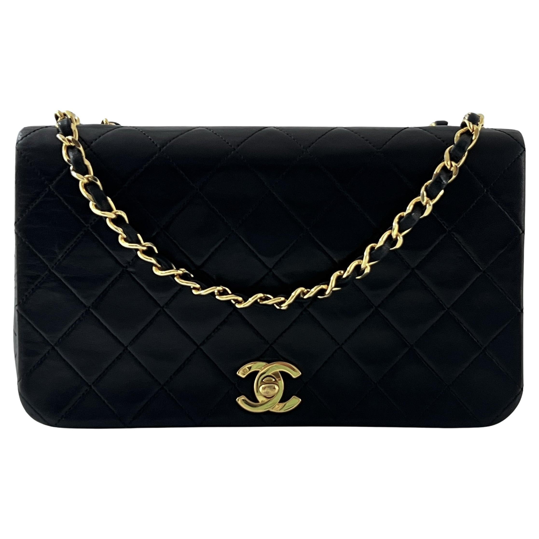 Chanel Timeless Classic Borsa con patta singola nera trapuntata in pelle d'agnello 1989-1991