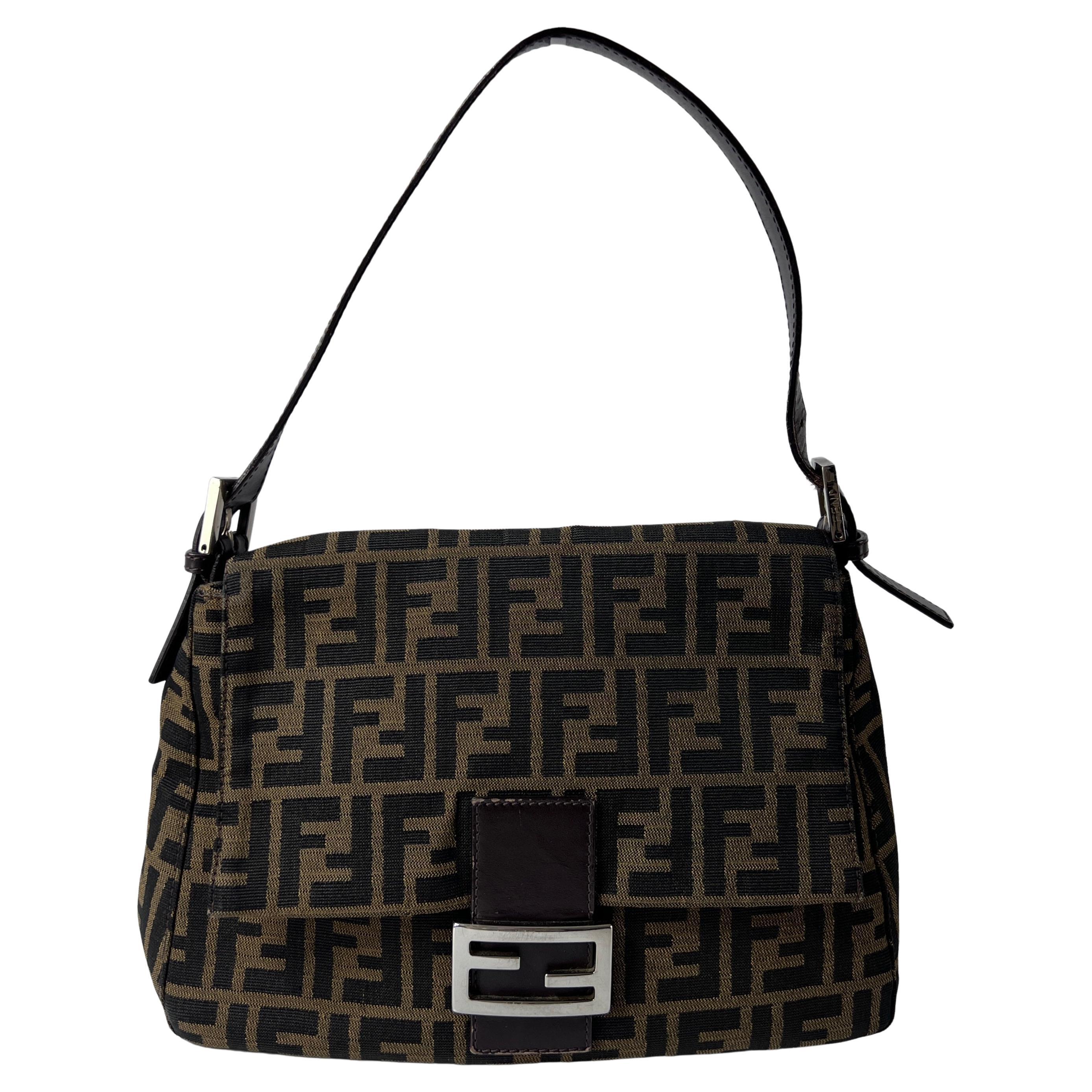 Fendi Mamma Baguette Noir Zucca Canvas 
Leather en vente