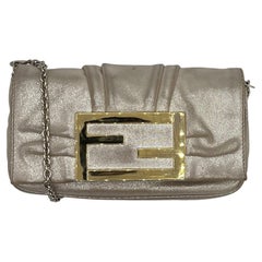 Fendi Mia Metallic Leder Clutch Beige