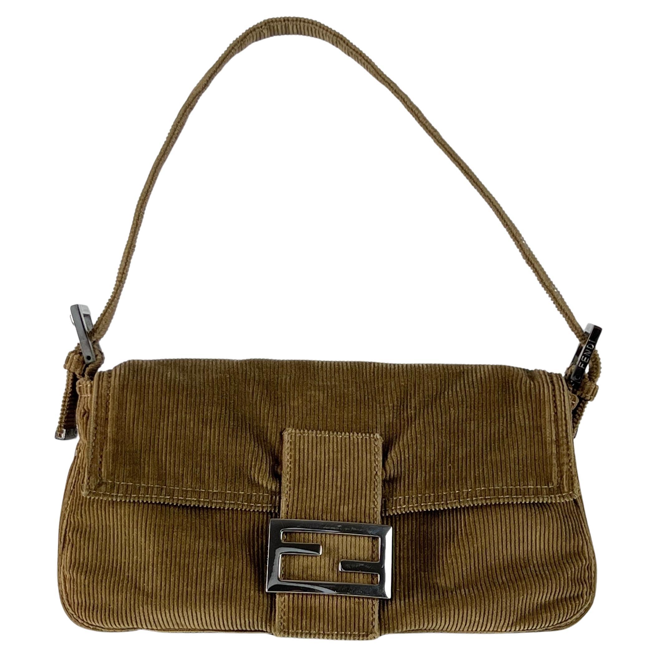 Fendi Baguette Braune Wildleder-Umhängetasche im Angebot