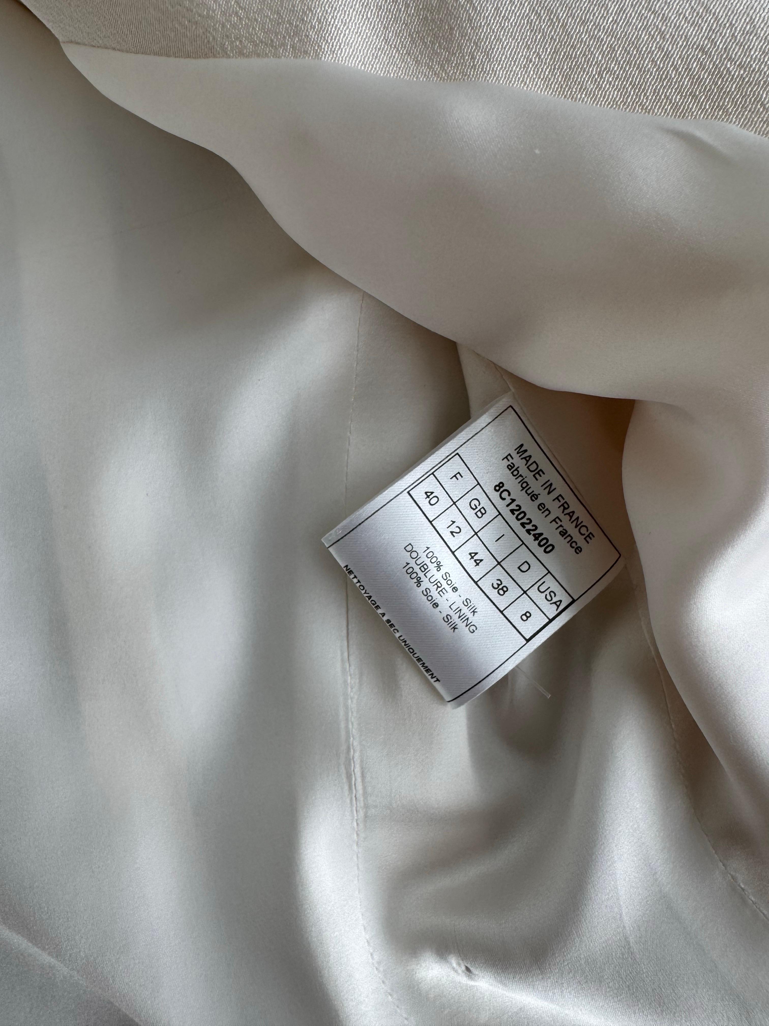 Christian Dior by John Galliano 2007 Resort Anzug aus elfenbeinfarbener Seide mit verzierten Knöpfen im Angebot 7