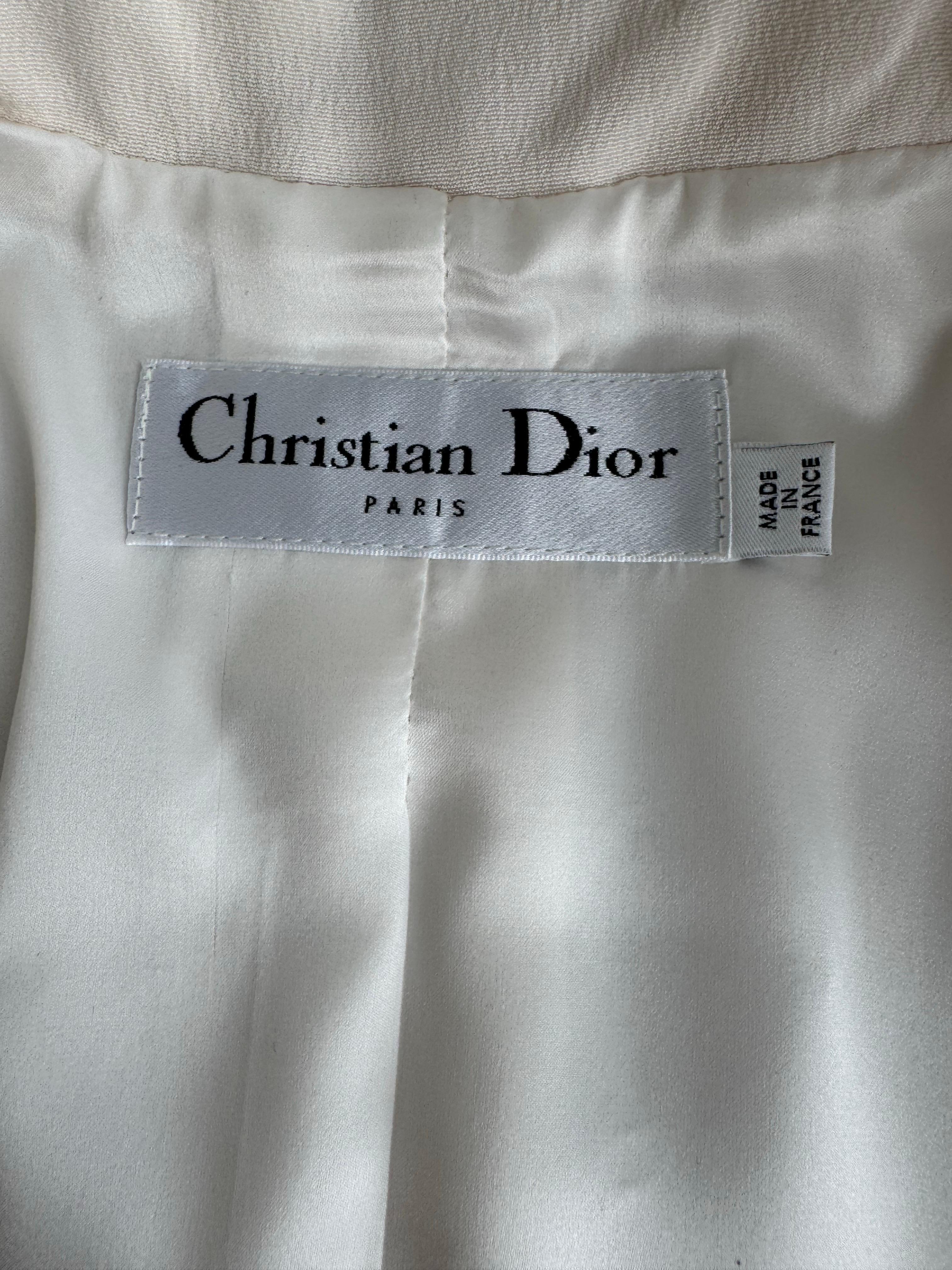 Christian Dior by John Galliano 2007 Resort Anzug aus elfenbeinfarbener Seide mit verzierten Knöpfen im Angebot 6