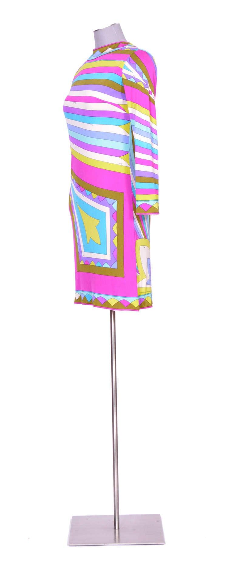 Gorgeous signed silk jersey dress by Emilio Pucci.
Measurements taken flat in inches.
Sh to Sh 15