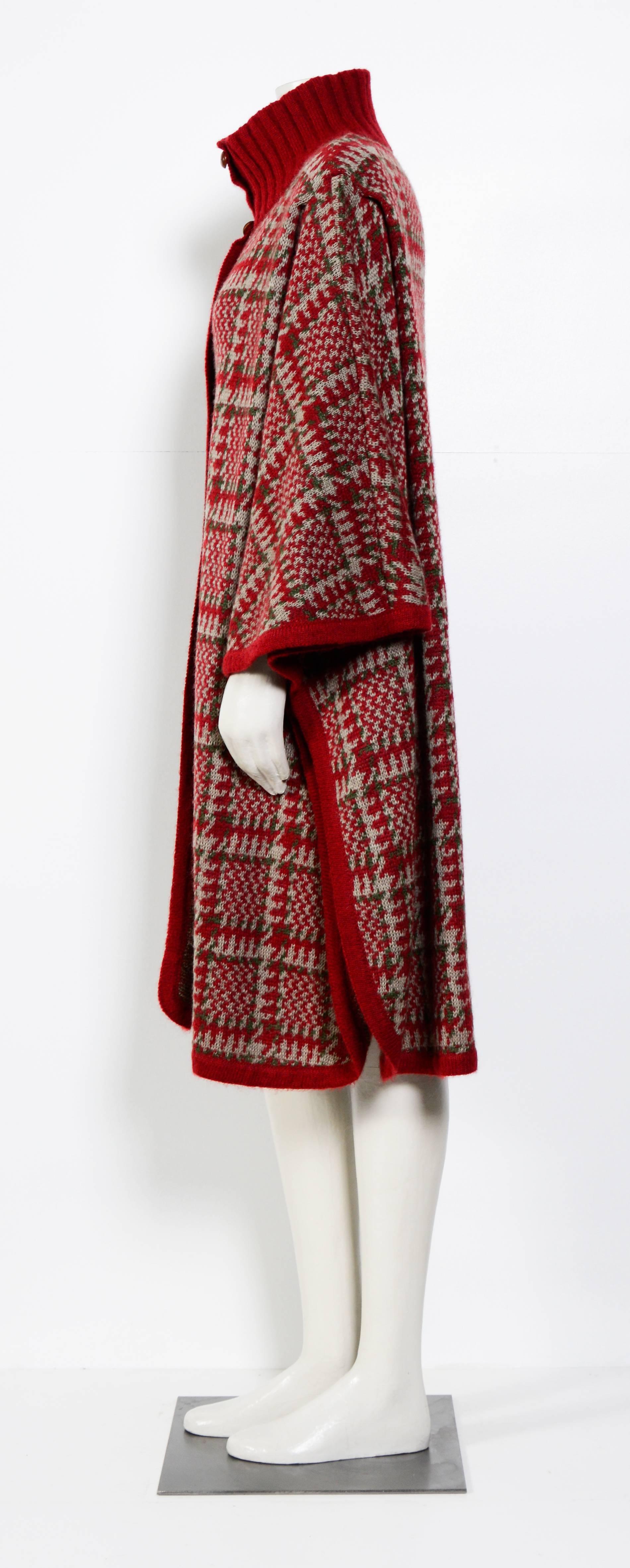 70's Bohemian Knitted GUCCI Cape In Good Condition In Antwerpen, Vlaams Gewest