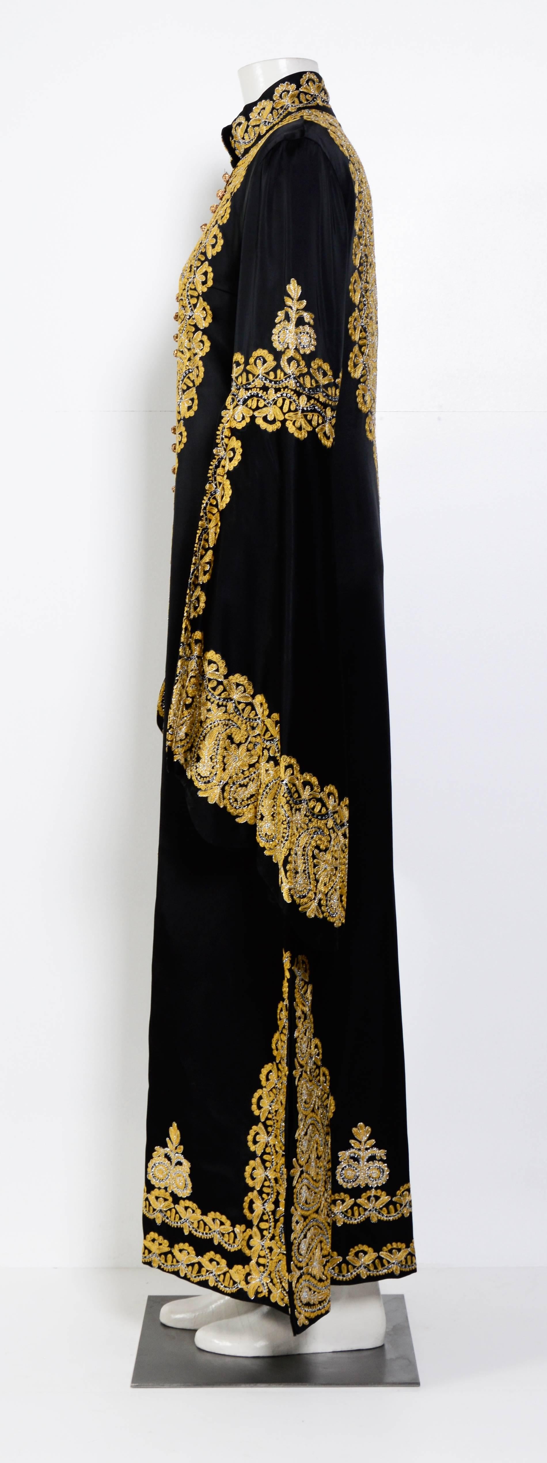 Vintage 60's Moroccan Gold Embroidered Black Silk Caftan In Excellent Condition In Antwerpen, Vlaams Gewest