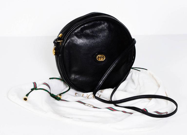 Gucci 70&#39;s Vintage Black Leather Canteen Crossbody Bag at 1stdibs