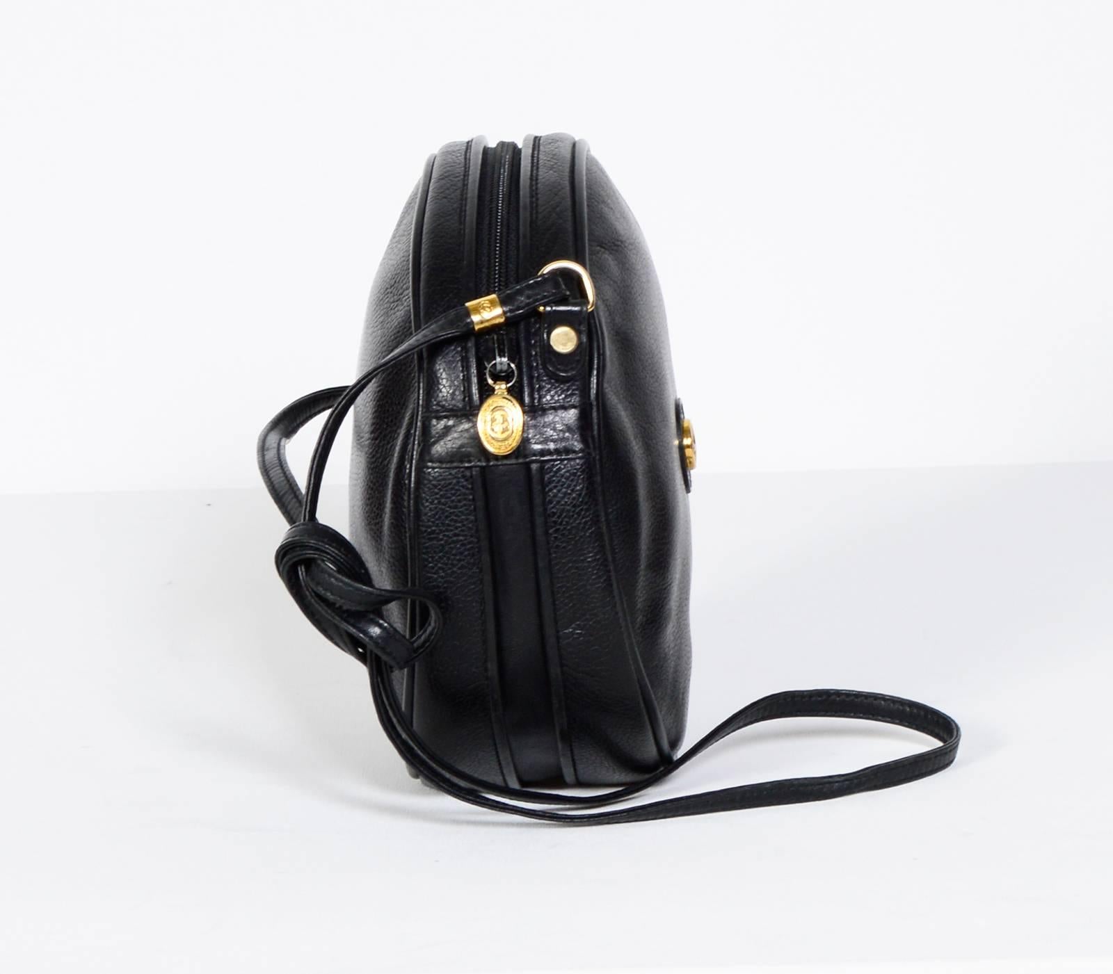 Gucci 70's Vintage Black Leather Canteen Crossbody Bag In Excellent Condition In Antwerp, BE