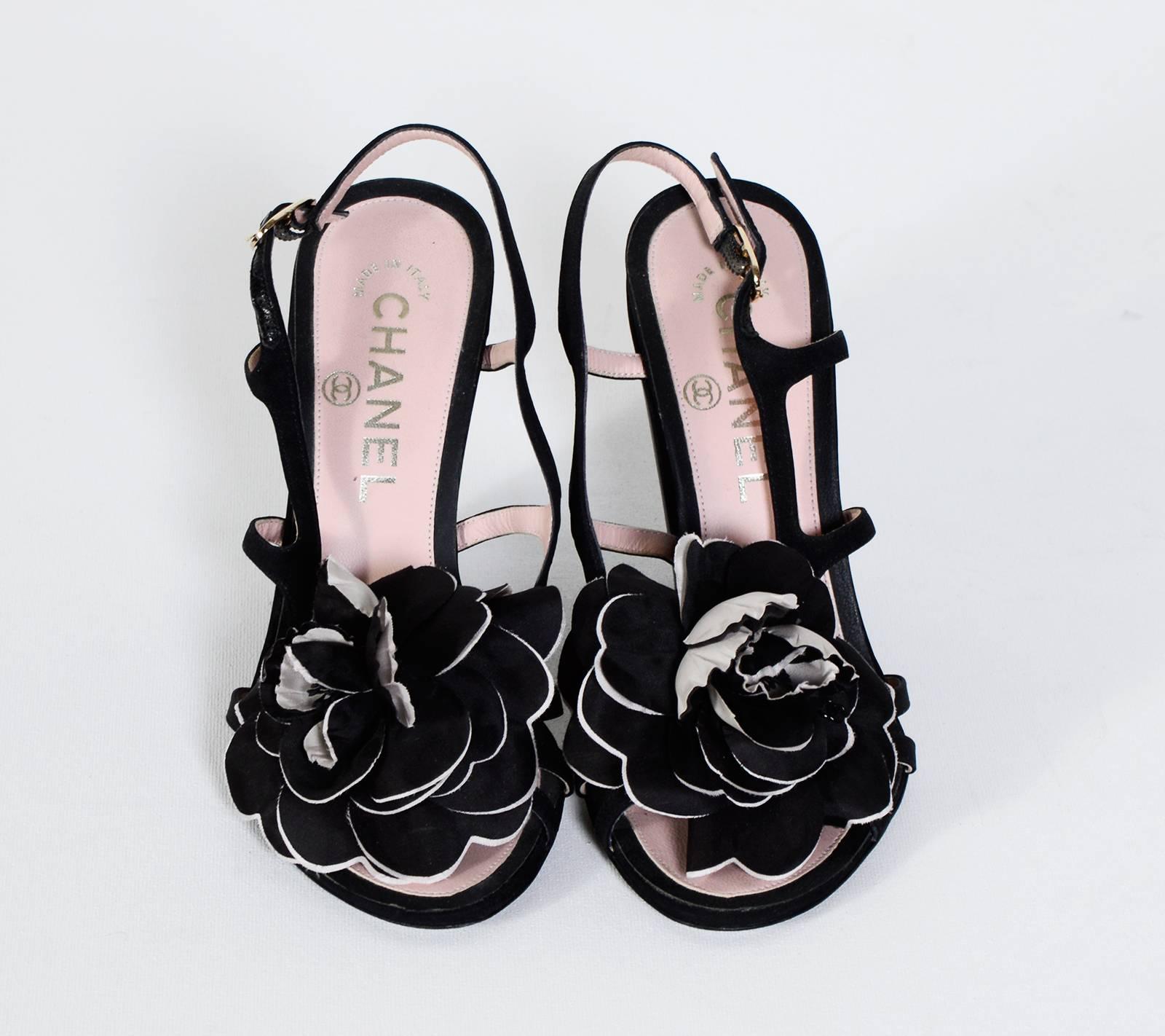 CHANEL Silk Camellia Flower Cc Logo Black Sandals In Excellent Condition In Antwerpen, Vlaams Gewest