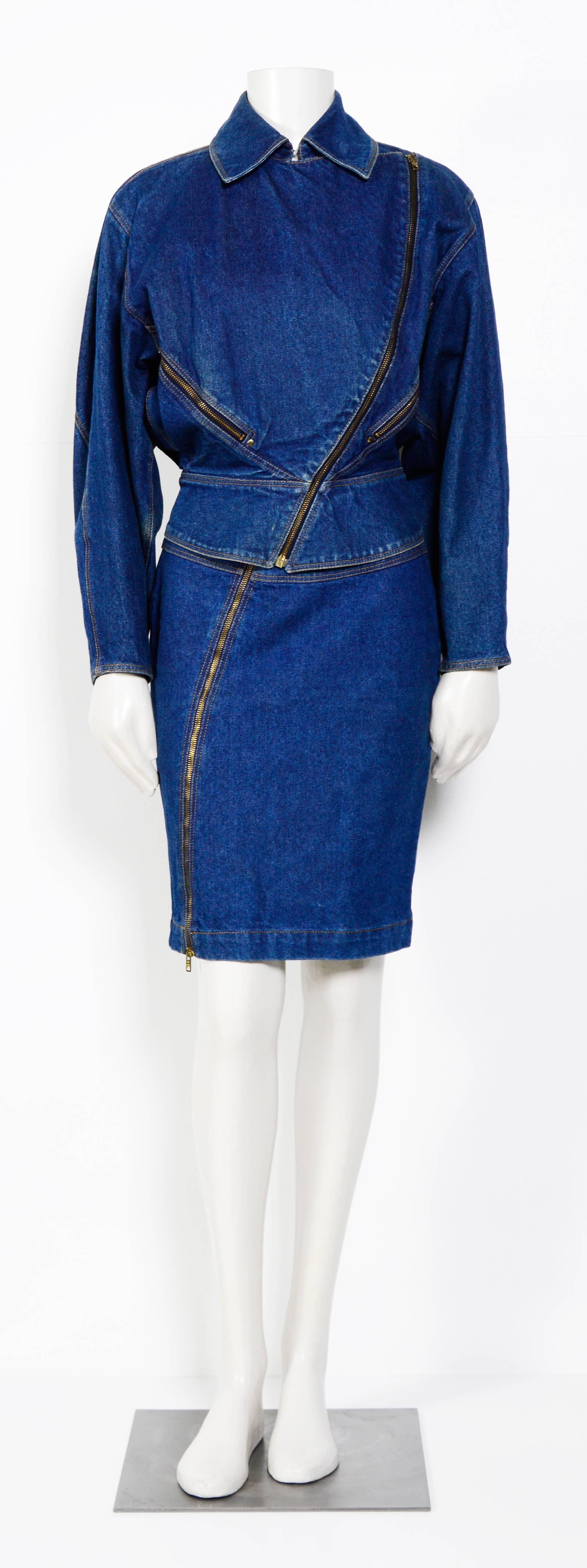 80's Collectible ALAIA Denim Set
In excellent condition
Jacket French Size 40 / US Size 8
Skirt French Size 38 / US Size 6