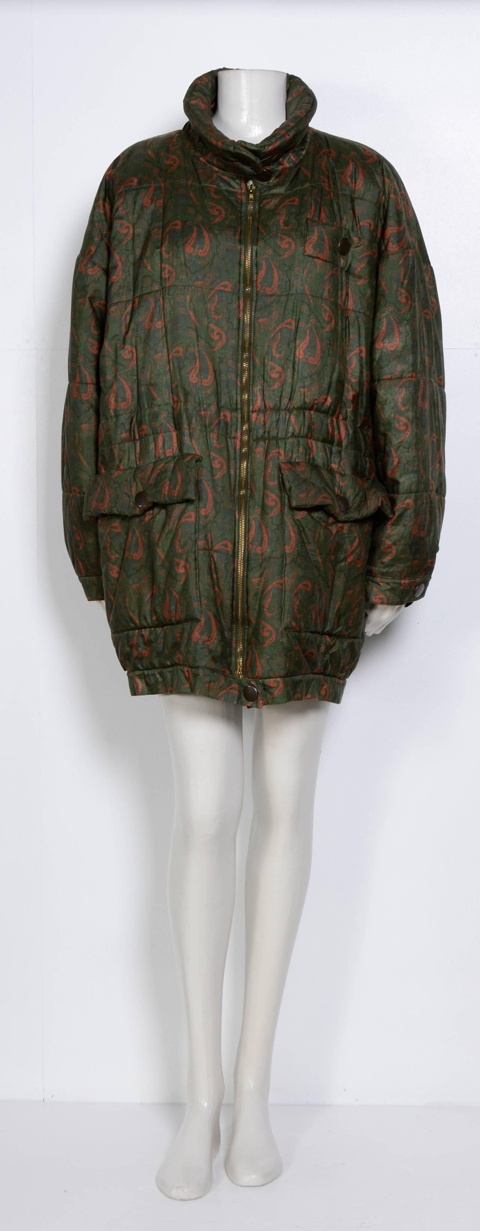 80's Yves Saint Laurent Silk Paisley Print Puffer Coat/Doudoune
Size Free - Excellent condition - 
Measurements of our display doll: 
Bust 28inch/71cm - Waist 25inch/64cm
Measurements coat flat:
Sh to Sh 27inch/68cm - Ua to Ua 28inch/71cm(x2) -