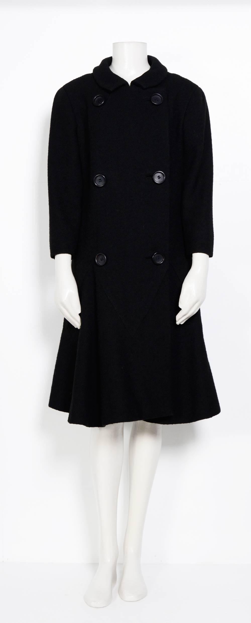 Vintage 1960s elegant coat by Pierre Cardin Creation. 
Made in a black wool boucle fabric.
Measurements taken flat : Sh 17inch/43cm - Ua 20,5inch/52cm - Waist 20inch/51cm - Hip 21inch/53cm - Total Length 39inch/99cm - Sleeve 19inch/48cm
