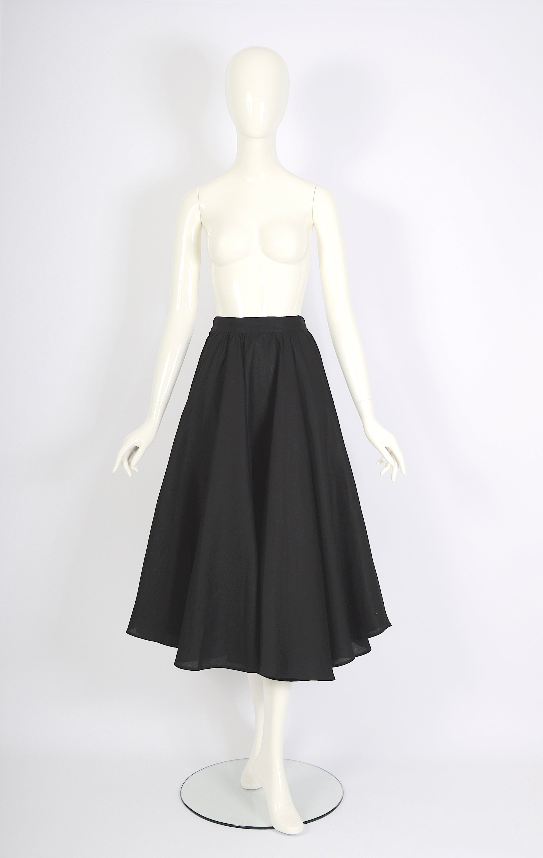 Stunning vintage by Thierry Mugler black linen full circle swing skirt.
Front slide pockets.
Beautiful excellent condition.
French size 38
Measurements flat:
Waist:  12,5inch/32cm(x2)
Hip: free 
Total length: 34inch/97cm