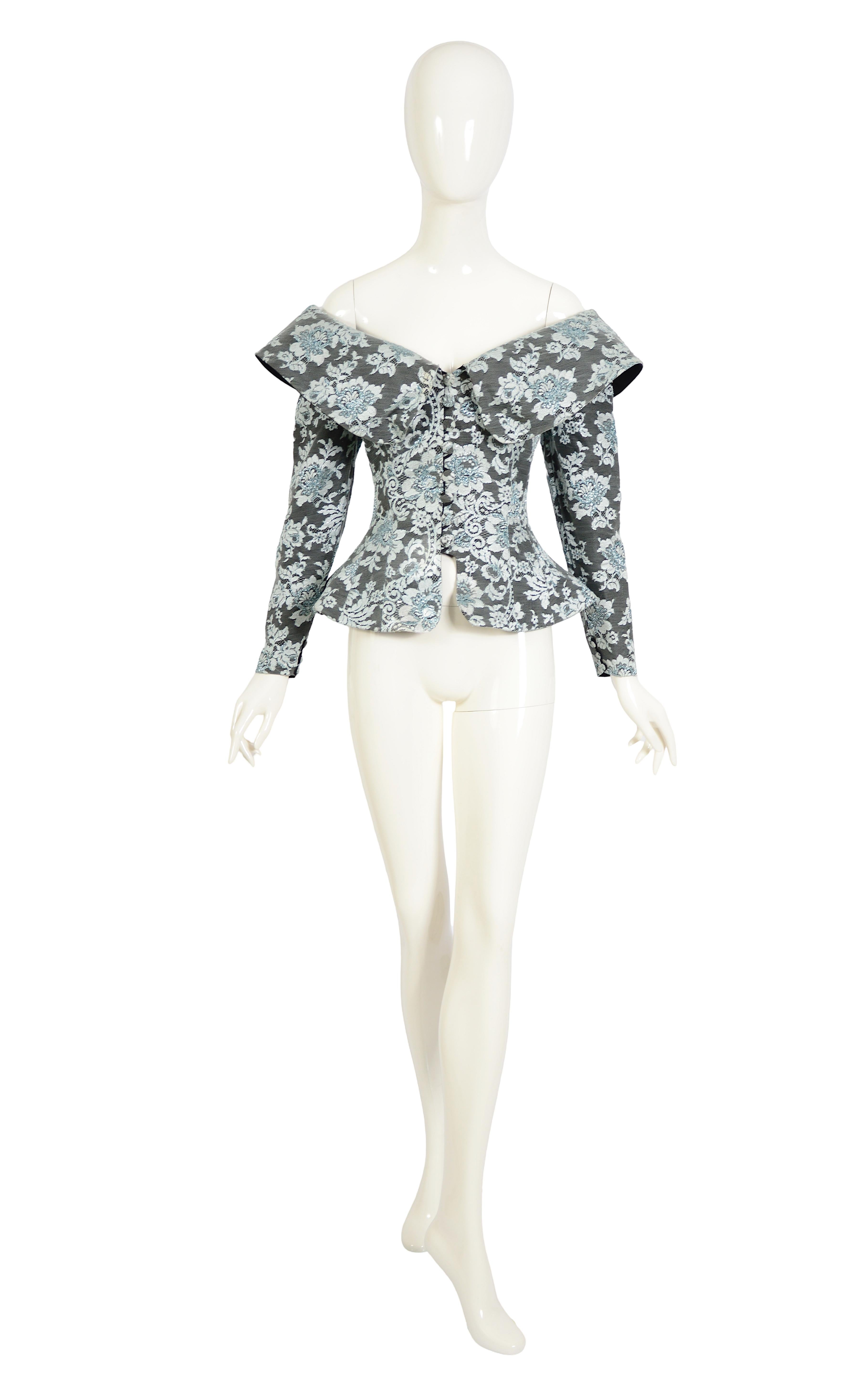Nina Ricci Semi Couture Edition Boutique Paris Vintage 1990er Jahre Spitze & Seide Jacke (Grau) im Angebot