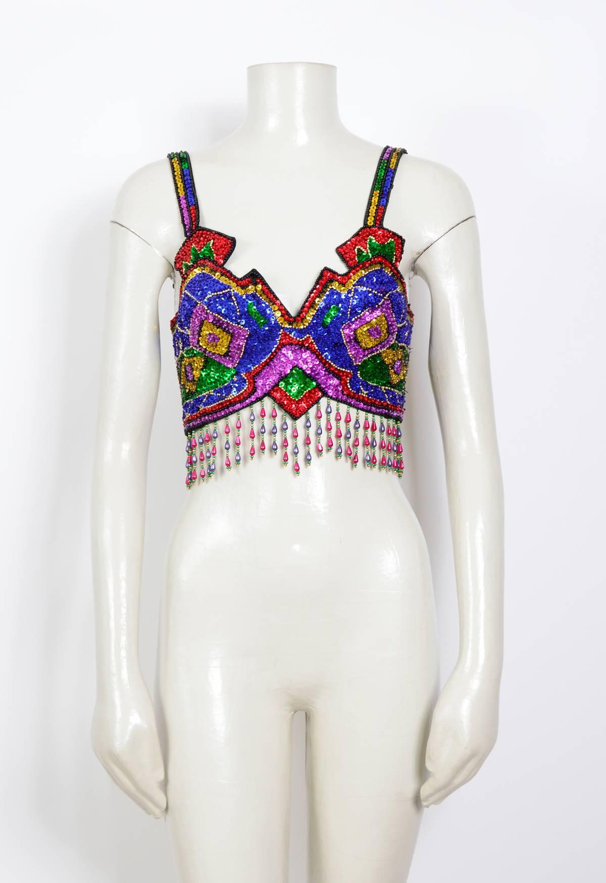 Vintage 80's sequin party bra top.
Outside Satin + Sequin - Inside Cotton
Size M
Measurements taken flat:
Ua to Ua 15inch/38cm