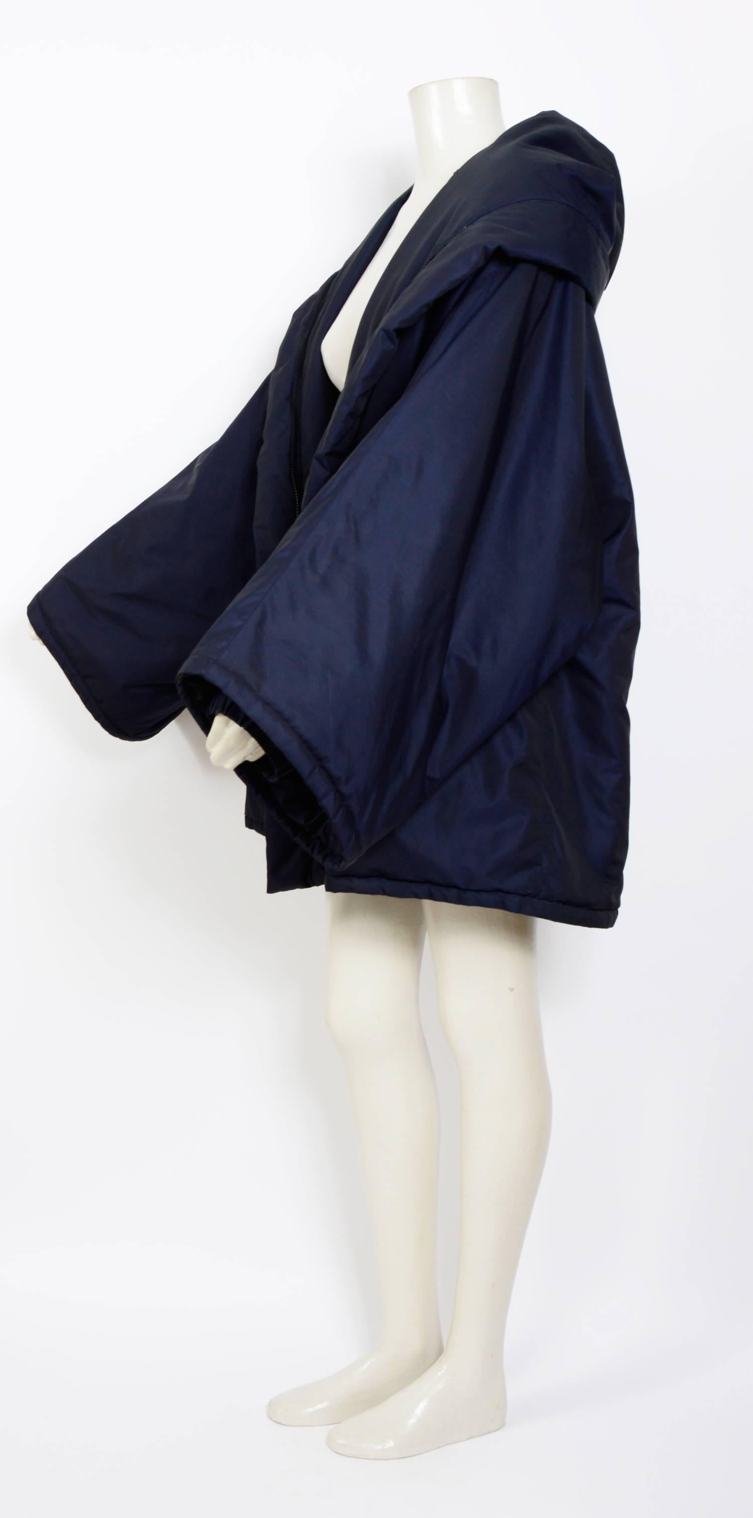 Anne-Marie Baretta vintage oversized hooded blue puffer coat, 1980s  1