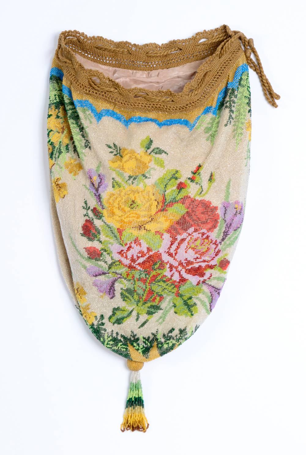 Exquisite antique Victorian beaded flower extra large drawstring bag. Pink satin lining 
Excellent condition
Measurements flat: 
Height: 15inch/38cm with tassel - 13inch/33cm without tassel 
Width: 10inch/25cm

 