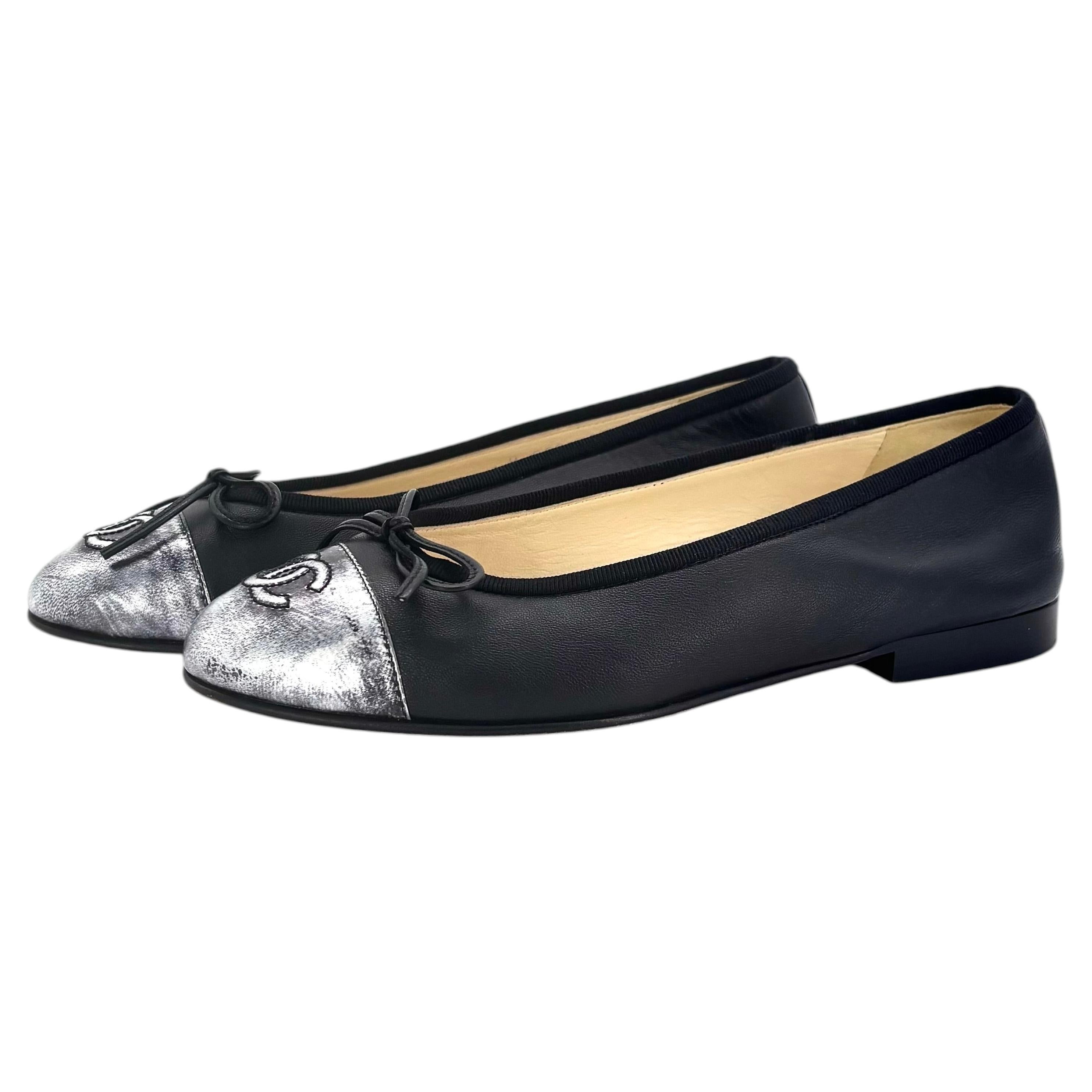 Chanel CC Logo Lazo Detalle Gunmetal Negro Dos Tonos Cuero Bailarinas 36
