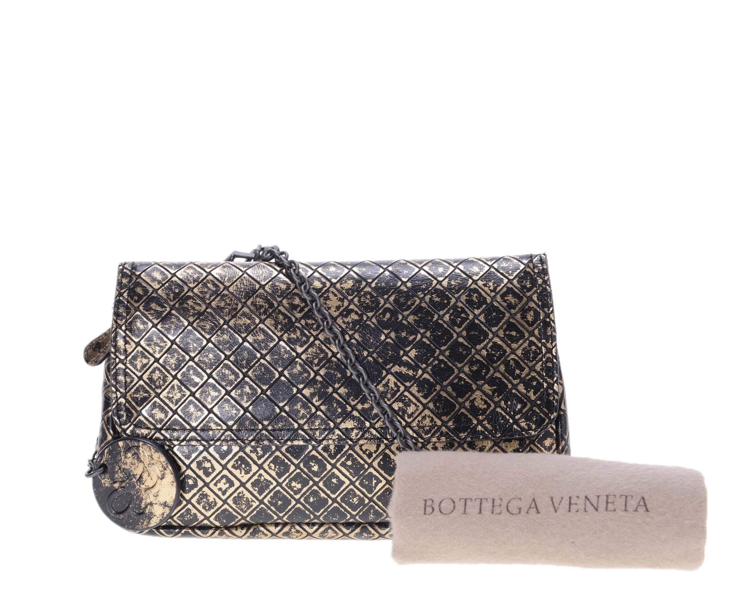 Bottega Veneta Gold Intrecciomirage Shoulder Bag In Good Condition In Orlando, FL