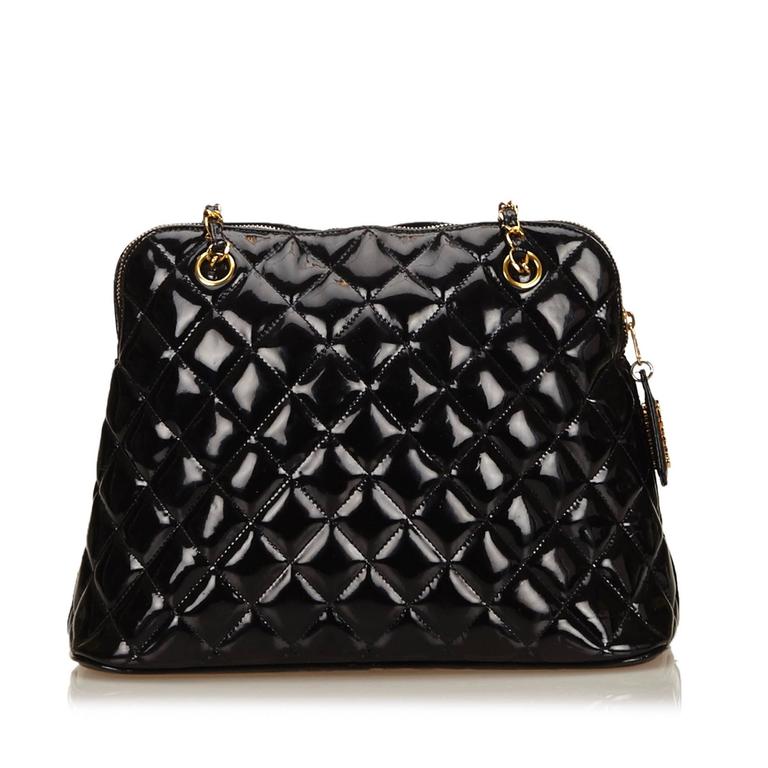 Chanel Black Quilted Patent Leather Chain Shoulder Bag For Sale at 1stdibs