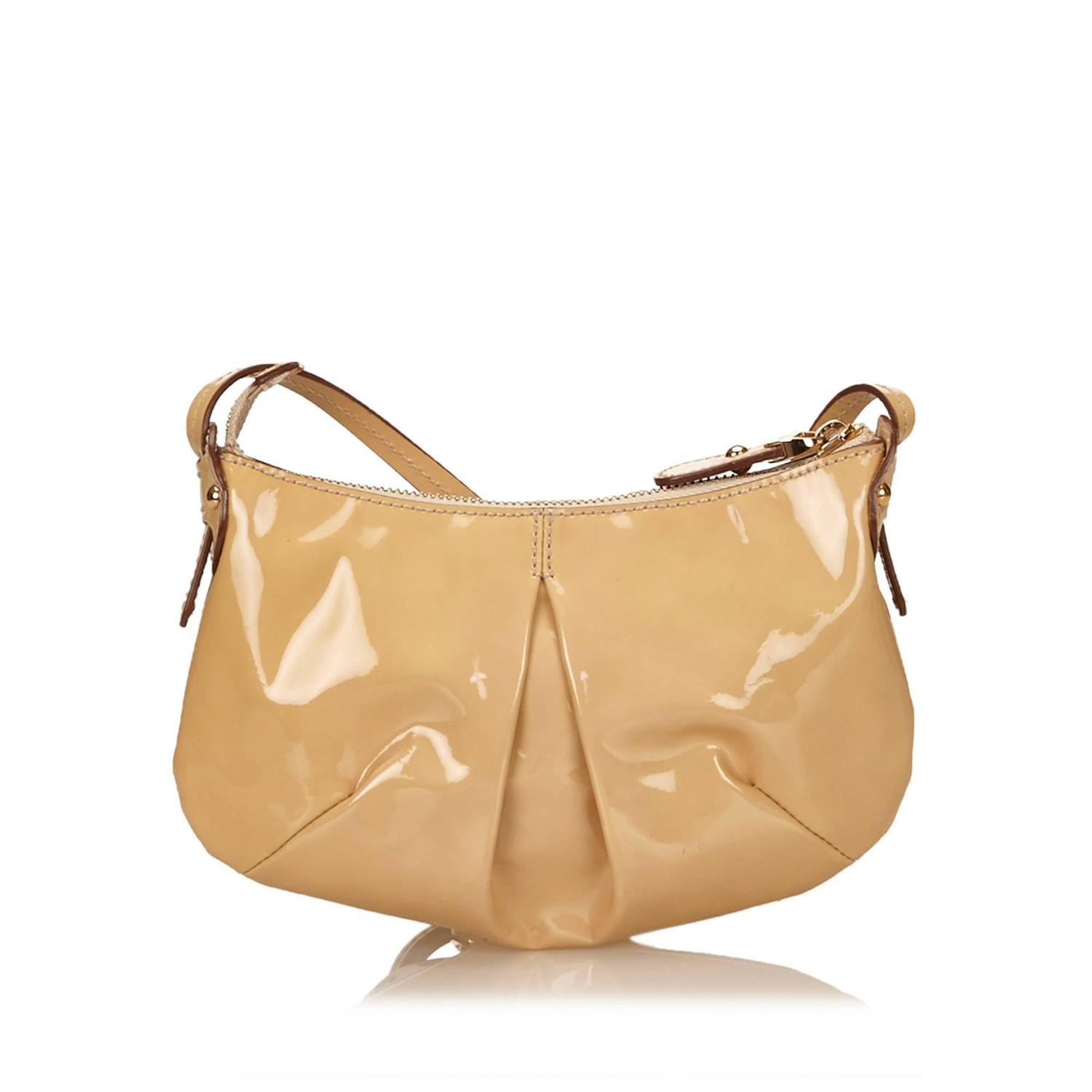 Ferragamo Beige Patent Leather Vara Shoulder Bag For Sale at 1stdibs