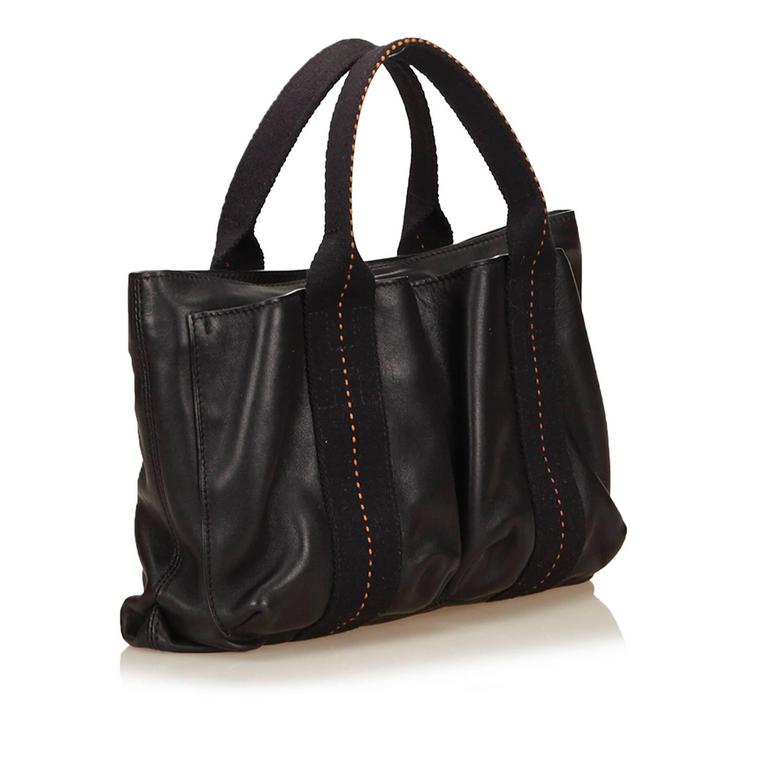 Hermes Black Caravan Horizontal PM Handbag For Sale at 1stdibs