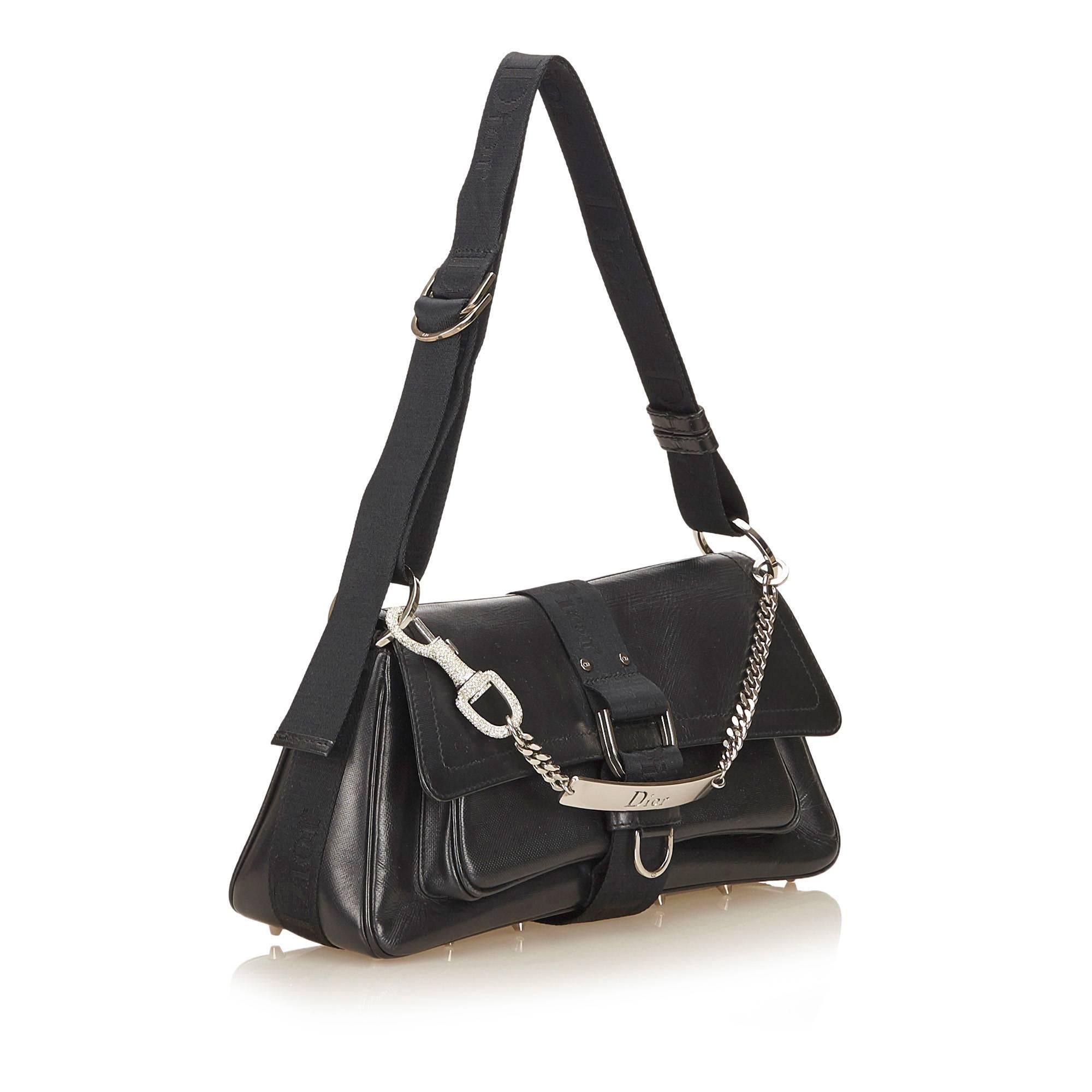 This Admit It Flap bag features a leather body, front and back exterior open pocket, silver-tone chain, front flap with magnetic closure, and interior zip pocket.
