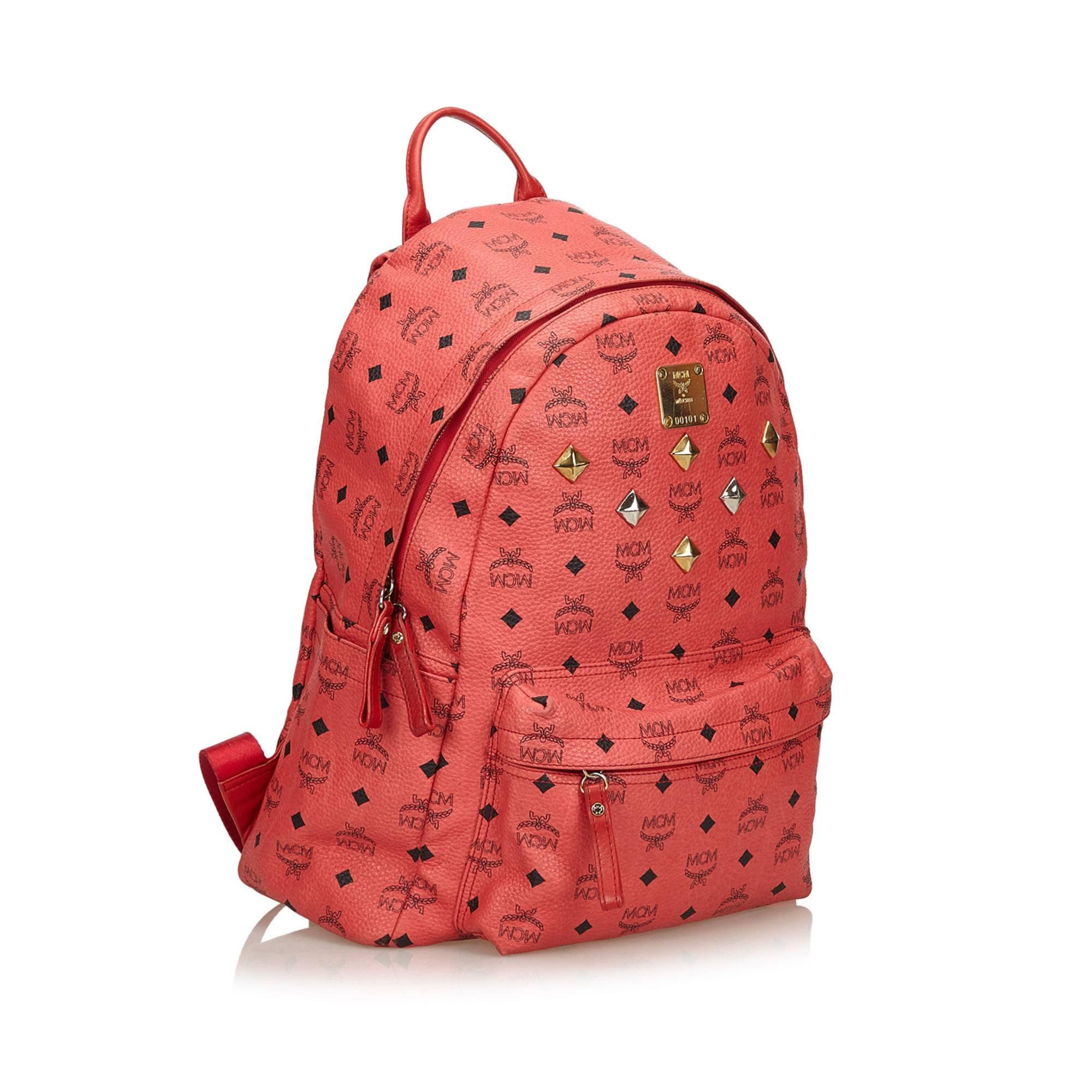 This visetos backpack features at leather body, exterior side slip pockets, flat back straps, rolled handle, gold tone stud details, top zip closure, and interior zip pocket. 

It carries a B condition rating.

Dimensions: 
Length 27 cm
Width 35